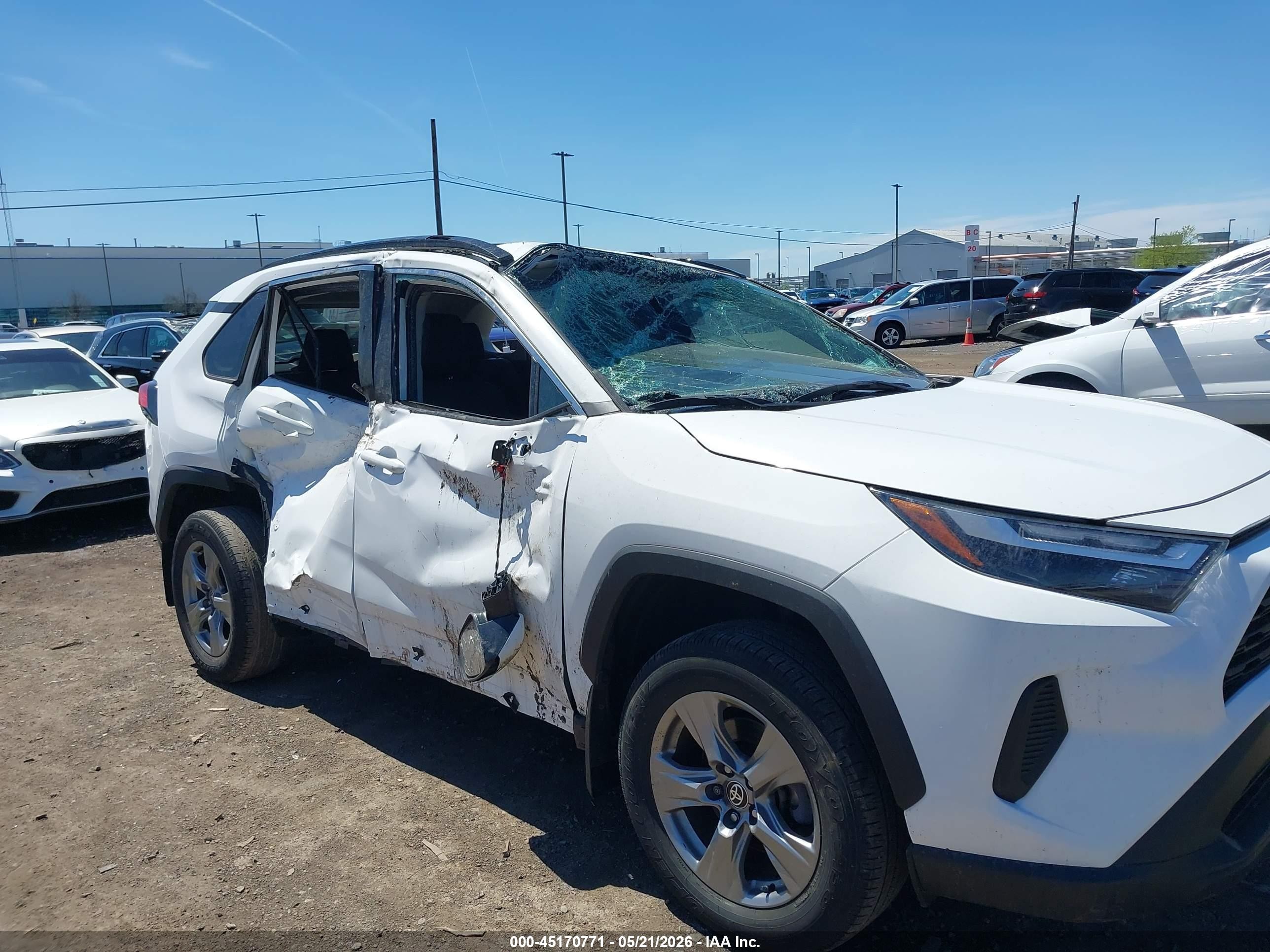 2024 Toyota Rav4 Xle White vin: 2T3P1RFV7RC399597