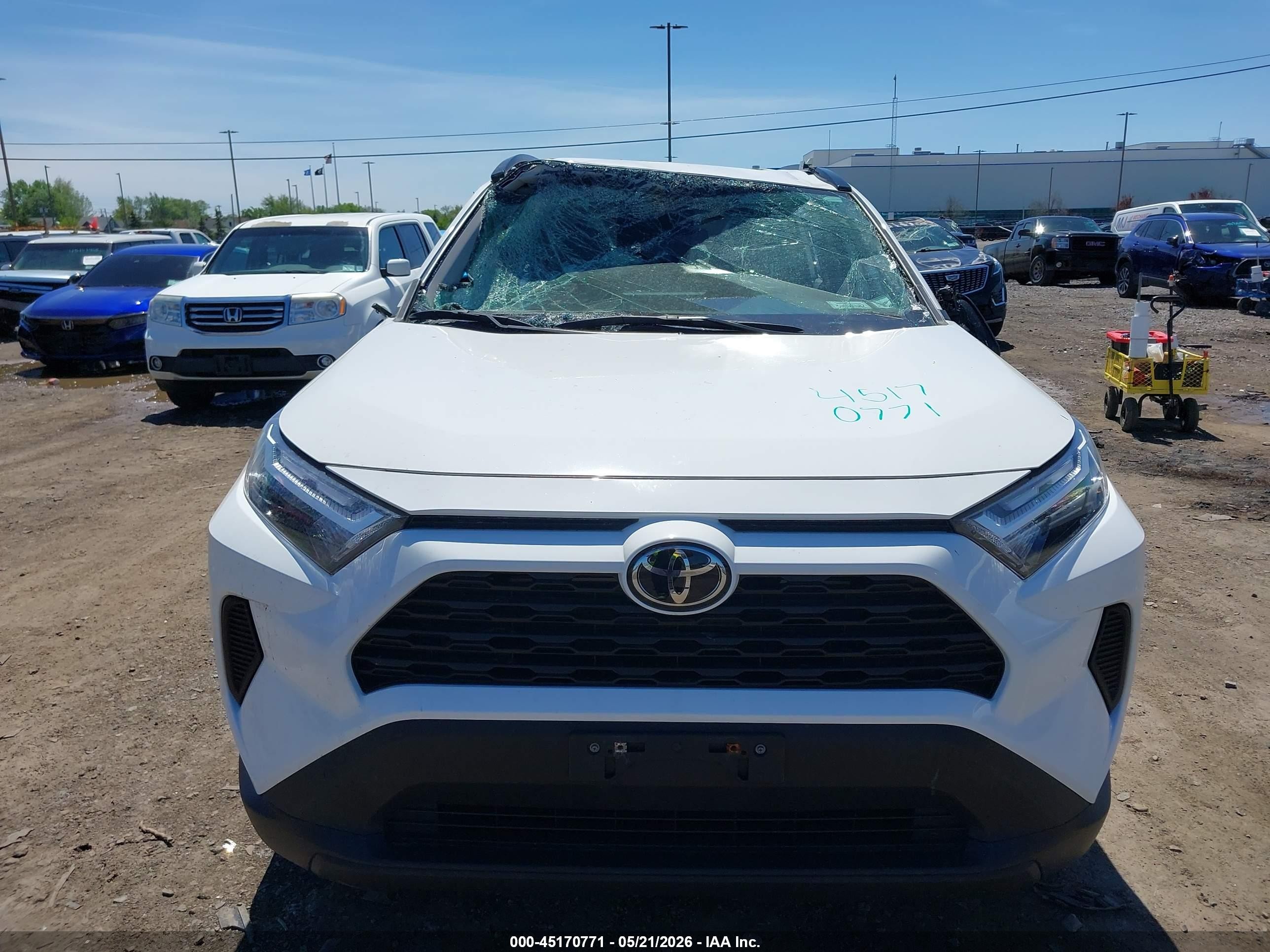 2024 Toyota Rav4 Xle White vin: 2T3P1RFV7RC399597