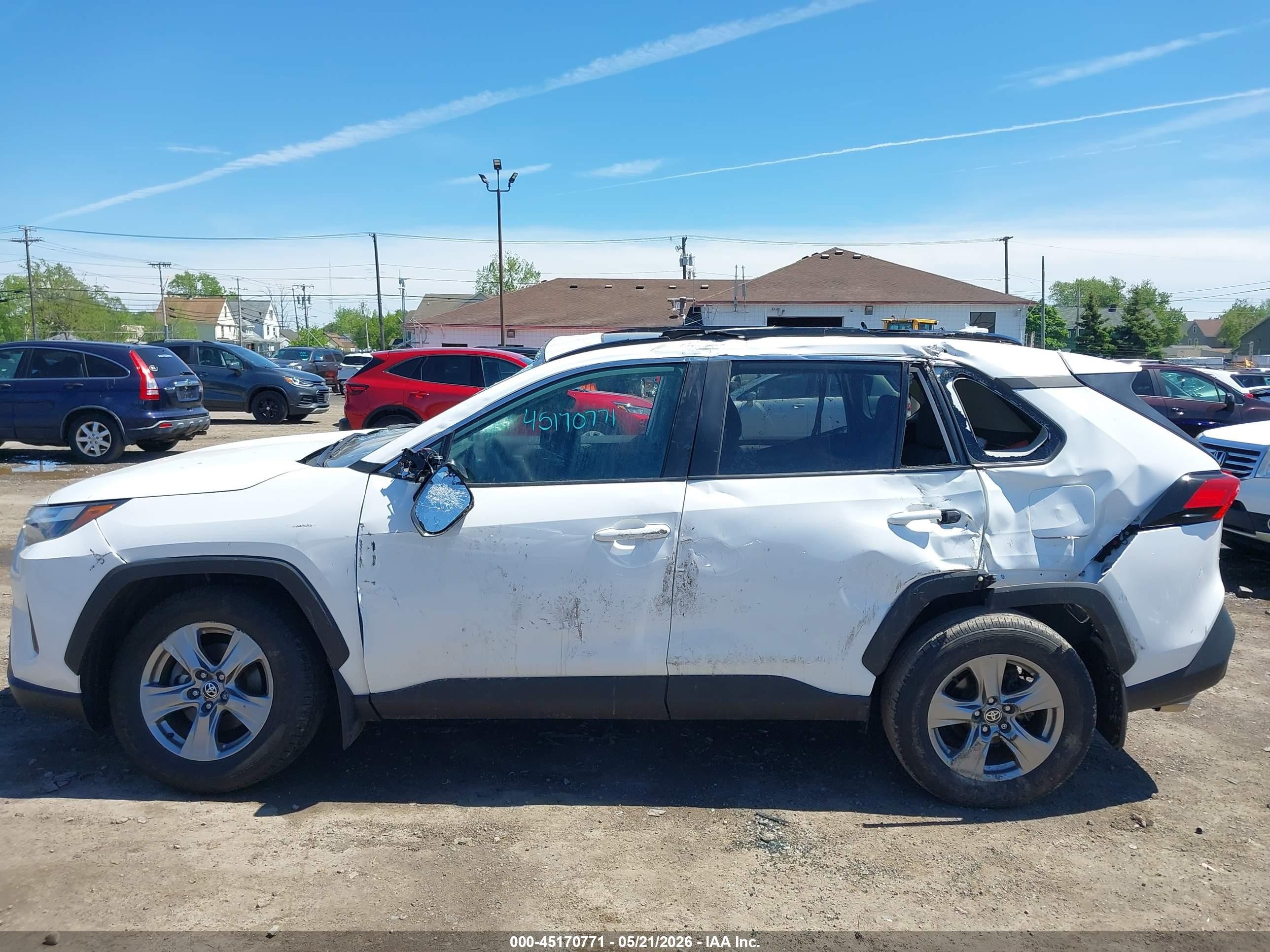 2024 Toyota Rav4 Xle White vin: 2T3P1RFV7RC399597