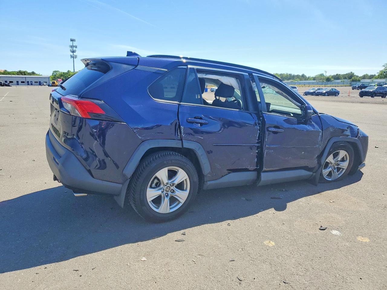 2021 Toyota Rav4 Xle Синий vin: 2T3P1RFV8MW219504