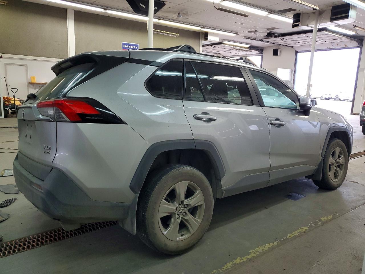2022 Toyota Rav4 Xle Silver vin: 2T3P1RFV8NC262128