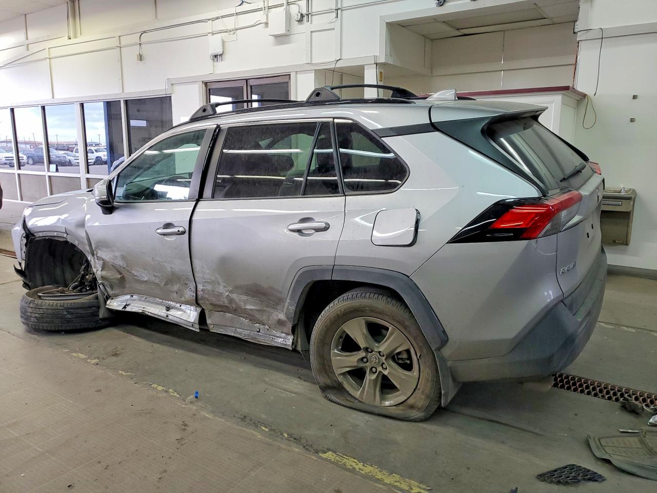 2022 Toyota Rav4 Xle Silver vin: 2T3P1RFV8NC262128