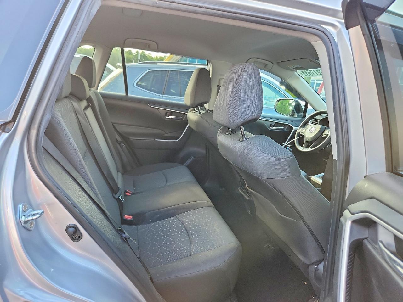 2024 Toyota Rav4 Xle Silver vin: 2T3P1RFV8RC416293