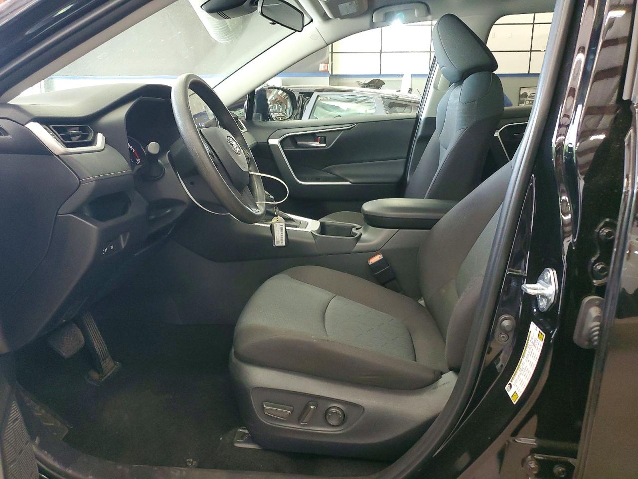 2025 Toyota Rav4 Xle Черный vin: 2T3P1RFV8SW556252