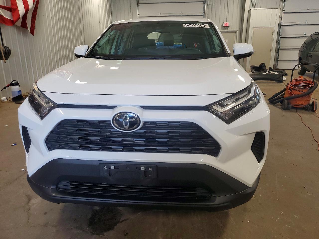 2024 Toyota Rav4 Xle White vin: 2T3P1RFV9RW476775