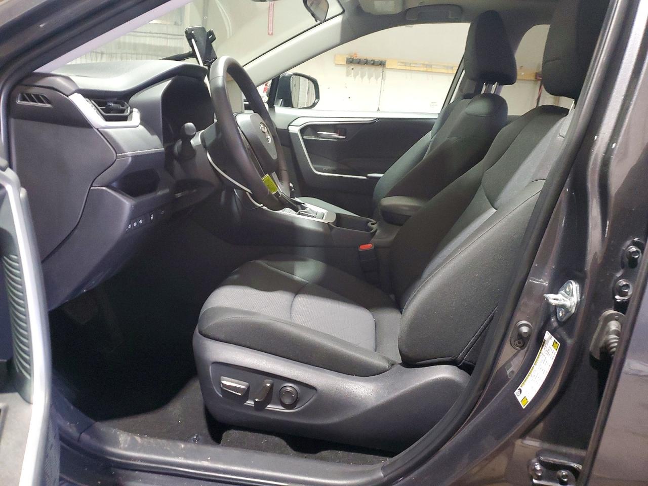 2025 Toyota Rav4 Xle Угольный vin: 2T3P1RFV9SW561749