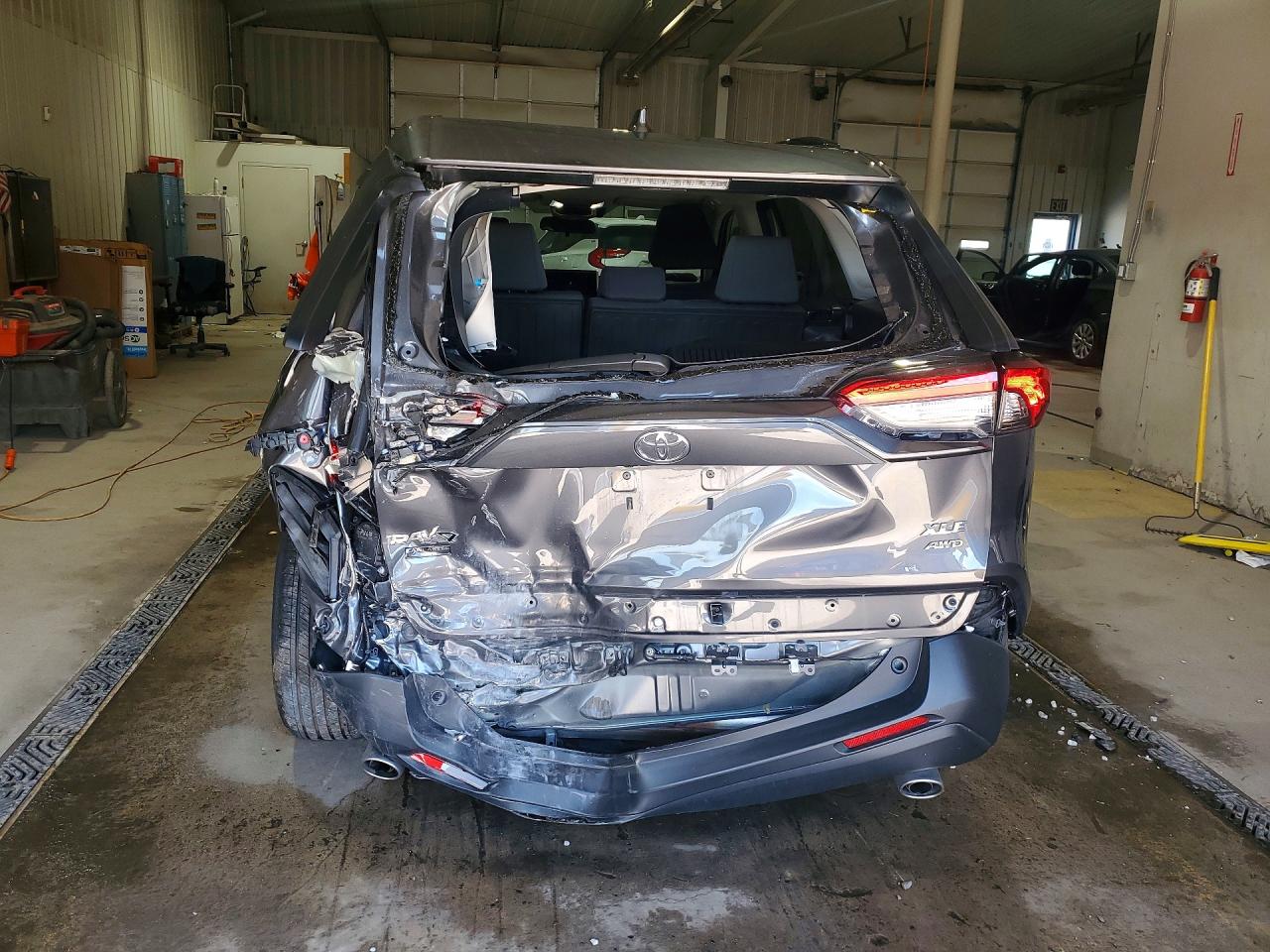 2025 Toyota Rav4 Xle Угольный vin: 2T3P1RFV9SW561749