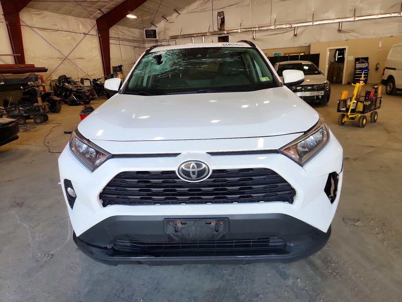 2019 Toyota Rav4 Xle Белый vin: 2T3P1RFVXKW034691