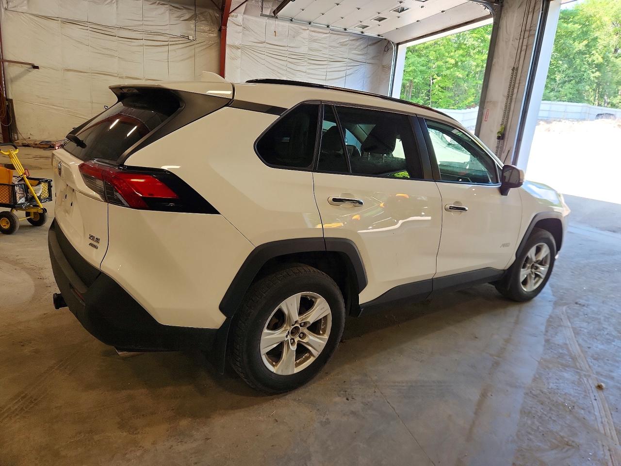 2019 Toyota Rav4 Xle Белый vin: 2T3P1RFVXKW034691