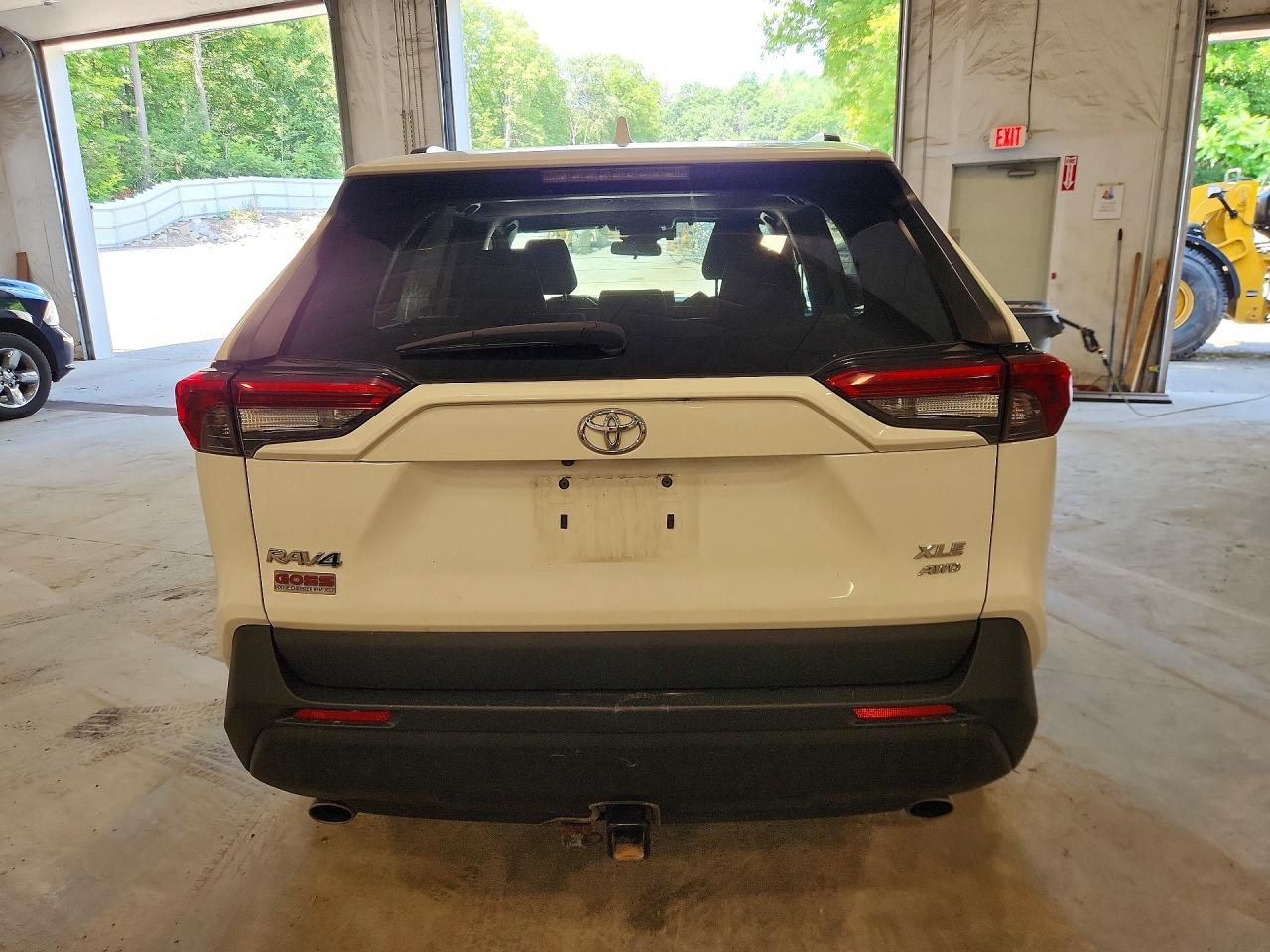 2019 Toyota Rav4 Xle Белый vin: 2T3P1RFVXKW034691