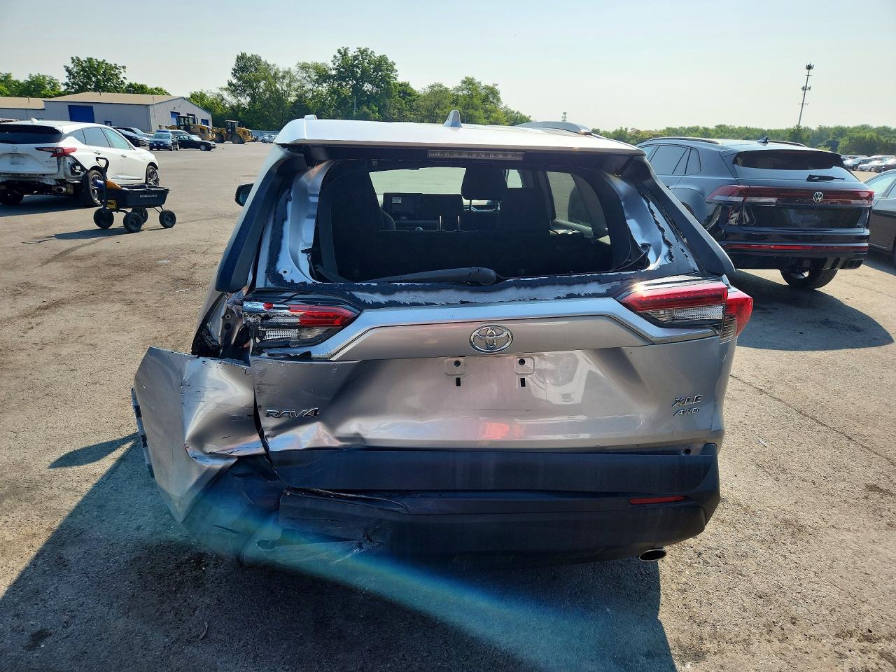 2020 Toyota Rav4 Xle Silver vin: 2T3P1RFVXLC100983