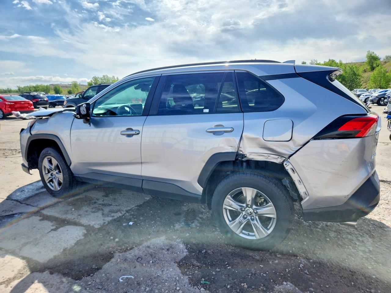2024 Toyota Rav4 Xle Silver vin: 2T3P1RFVXRC412701
