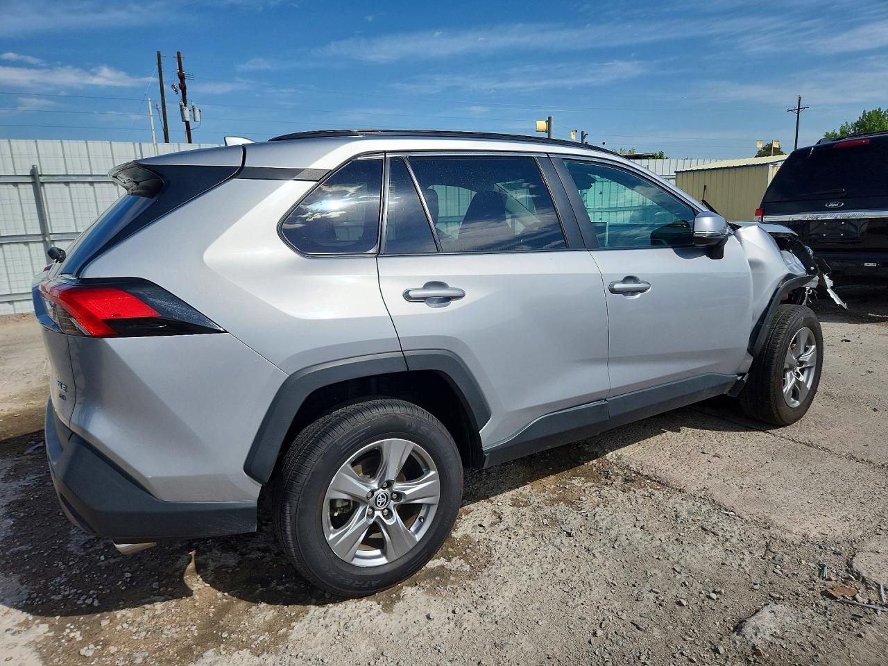 2024 Toyota Rav4 Xle Silver vin: 2T3P1RFVXRC412701