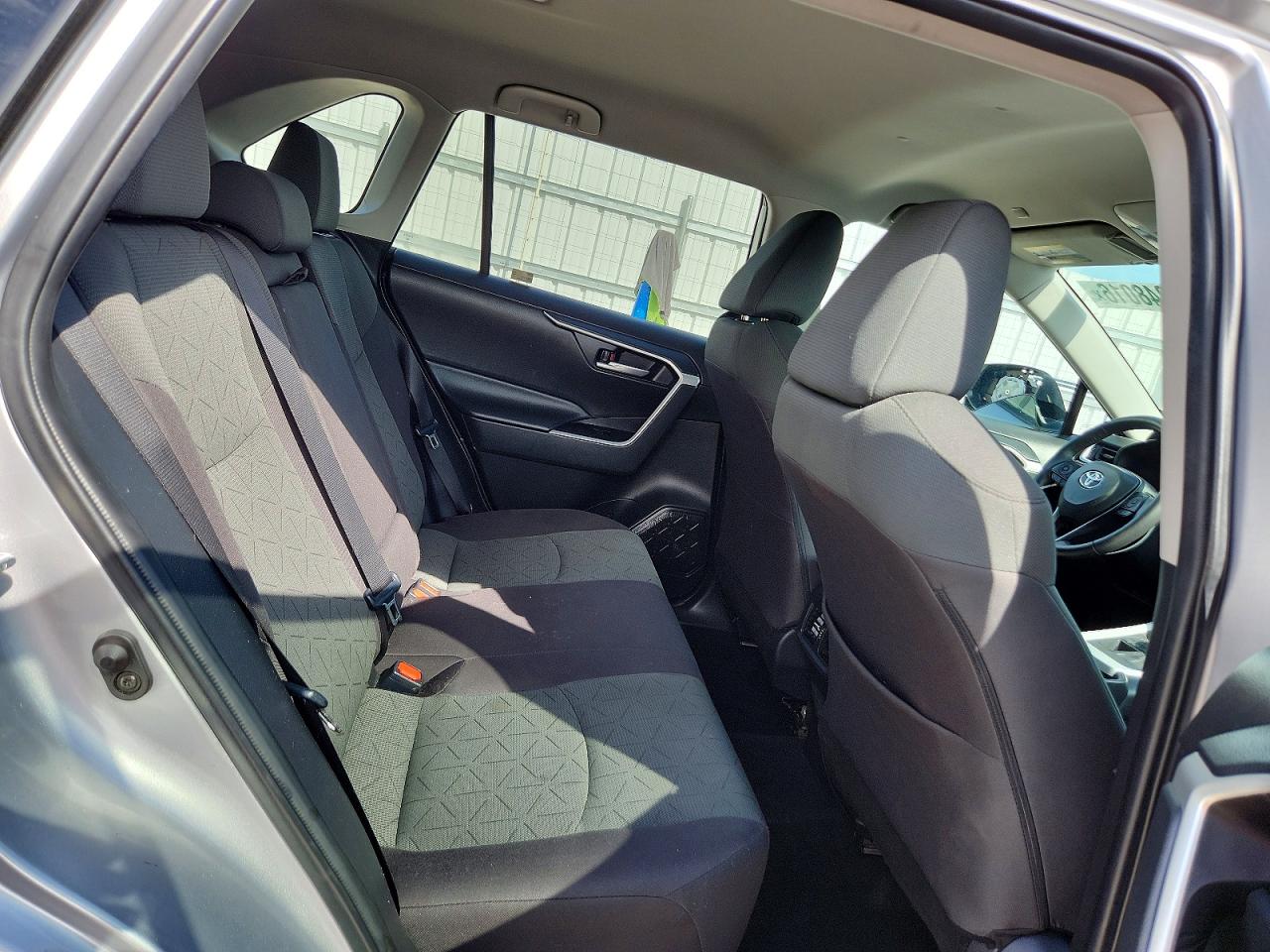 2024 Toyota Rav4 Xle Silver vin: 2T3P1RFVXRC412701