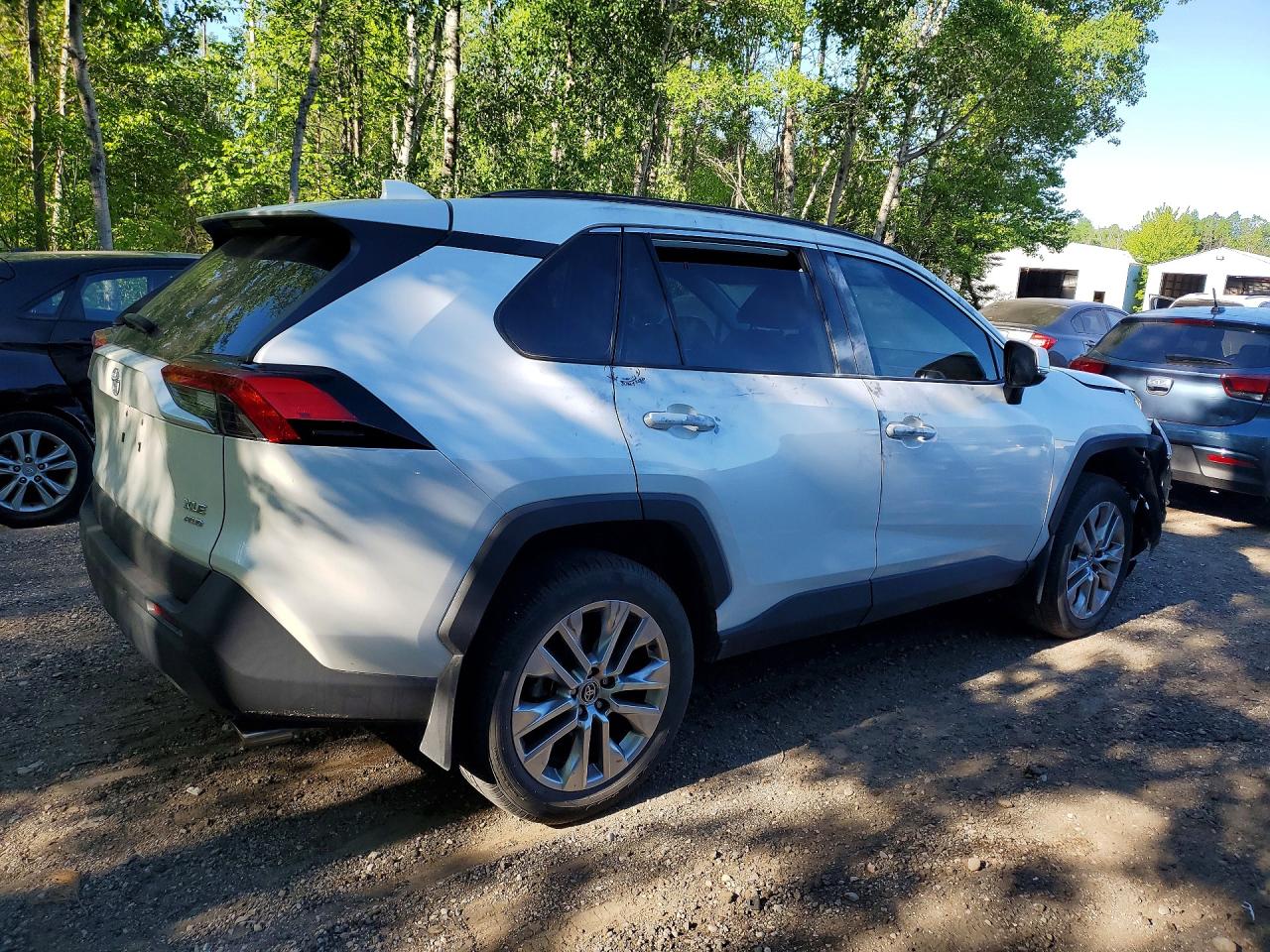 2024 Toyota Rav4 Xle White vin: 2T3R1RFV2RW456750