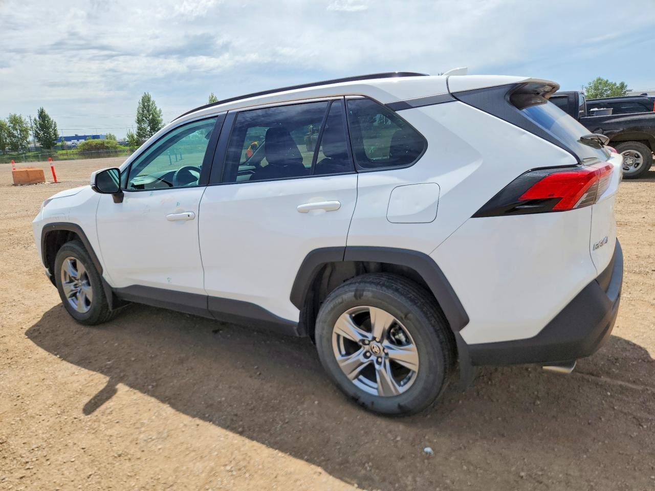 2024 Toyota Rav4 Xle White vin: 2T3R1RFV5RC429494