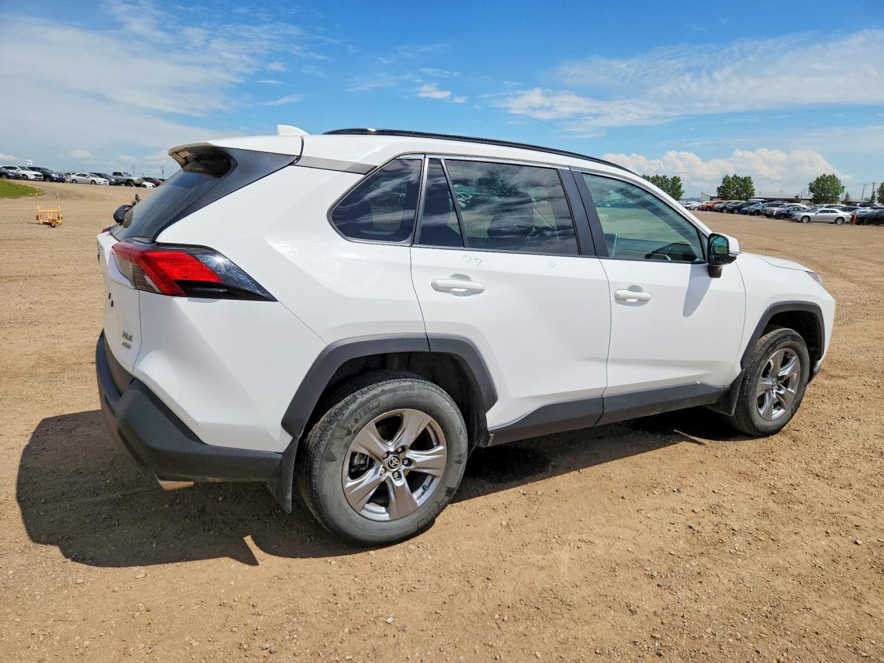2024 Toyota Rav4 Xle White vin: 2T3R1RFV5RC429494
