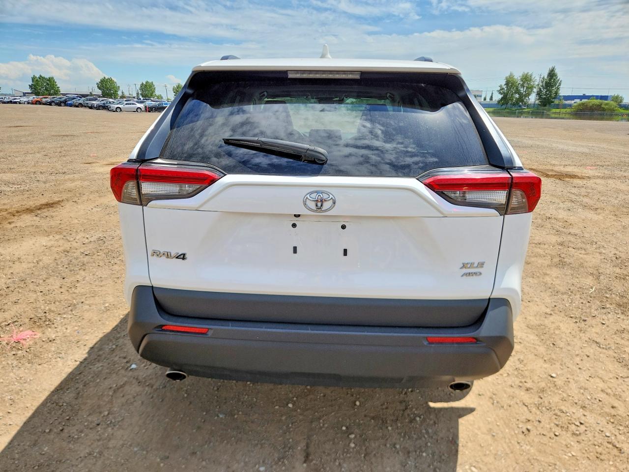 2024 Toyota Rav4 Xle White vin: 2T3R1RFV5RC429494