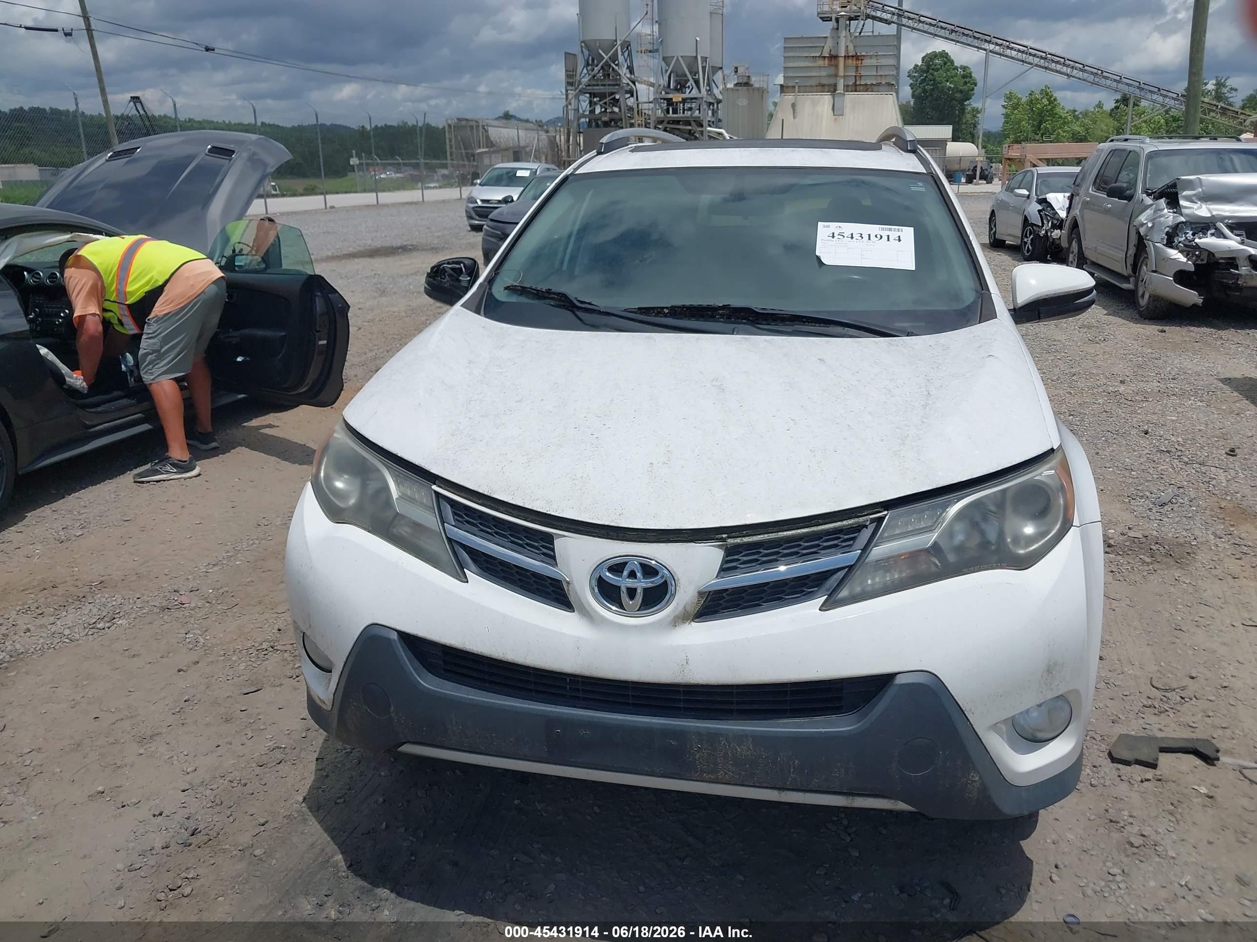 2014 Toyota Rav4 Xle White vin: 2T3RFREV0EW165659