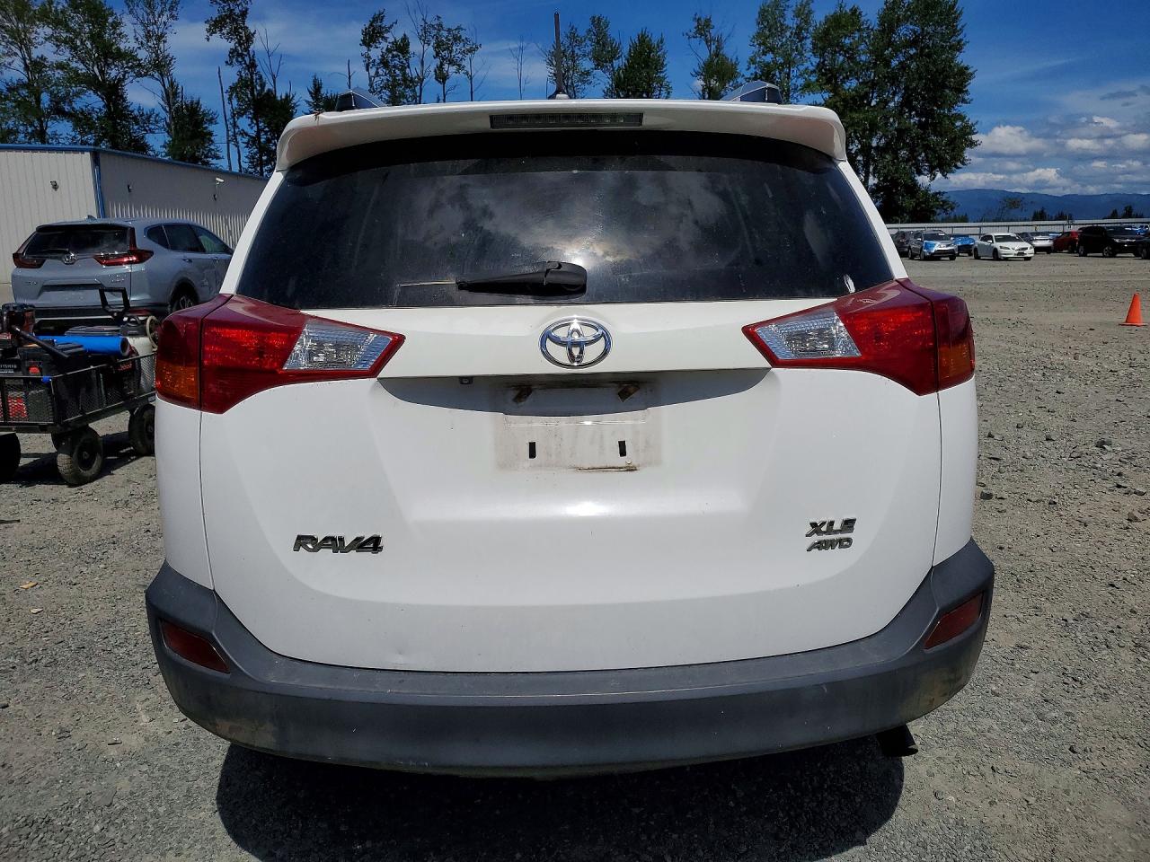 2015 Toyota Rav4 Xle White vin: 2T3RFREV0FW242404