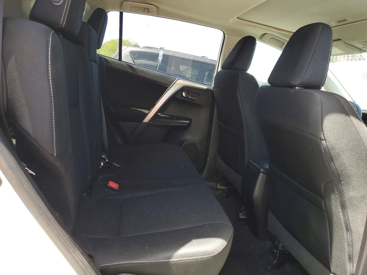 2015 Toyota Rav4 Xle White vin: 2T3RFREV0FW242404