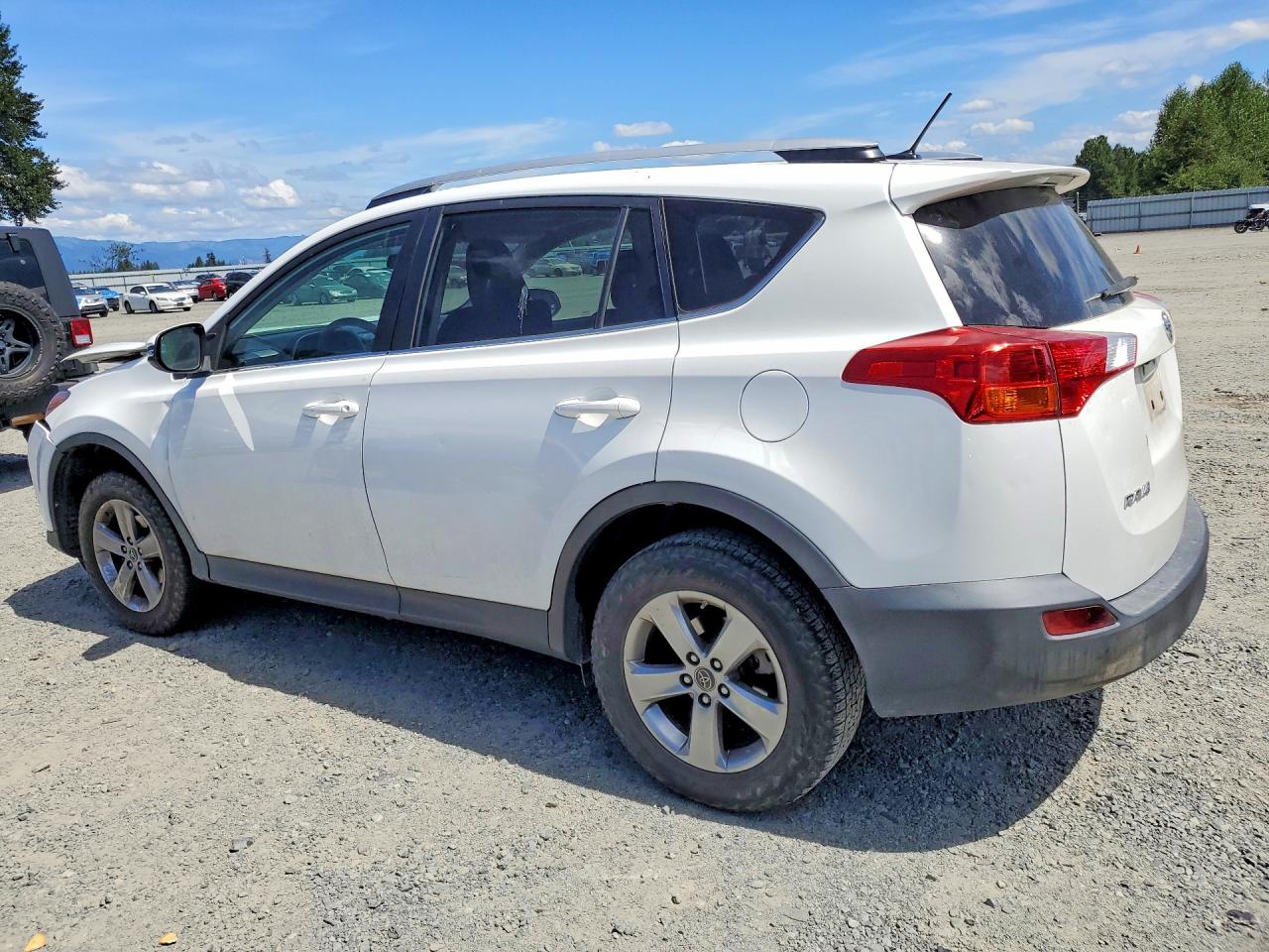 2015 Toyota Rav4 Xle White vin: 2T3RFREV0FW242404