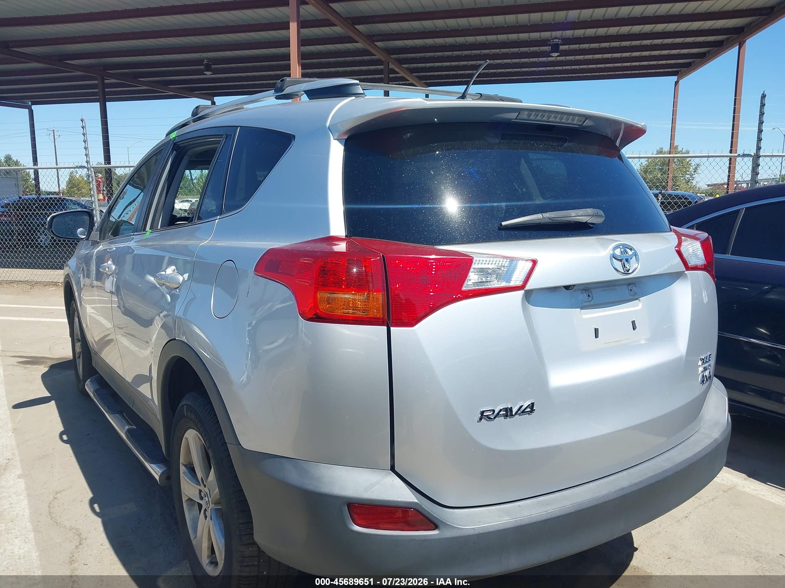 2015 Toyota Rav4 Xle Серебряный vin: 2T3RFREV0FW284572