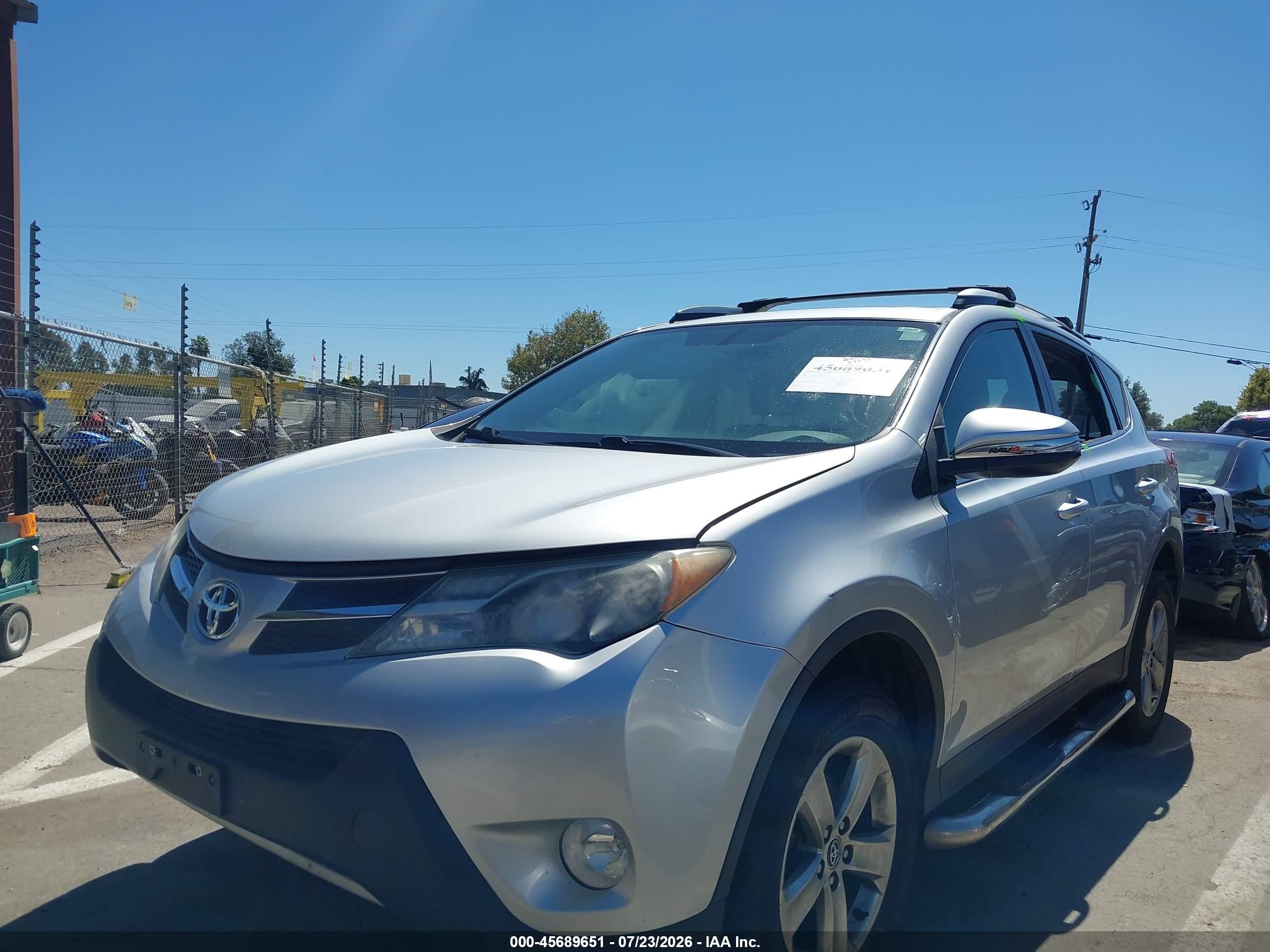 2015 Toyota Rav4 Xle Серебряный vin: 2T3RFREV0FW284572