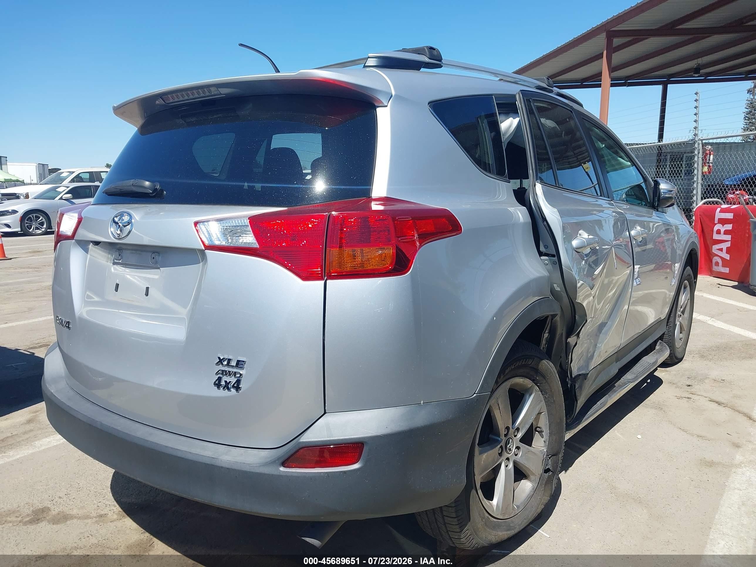 2015 Toyota Rav4 Xle Серебряный vin: 2T3RFREV0FW284572