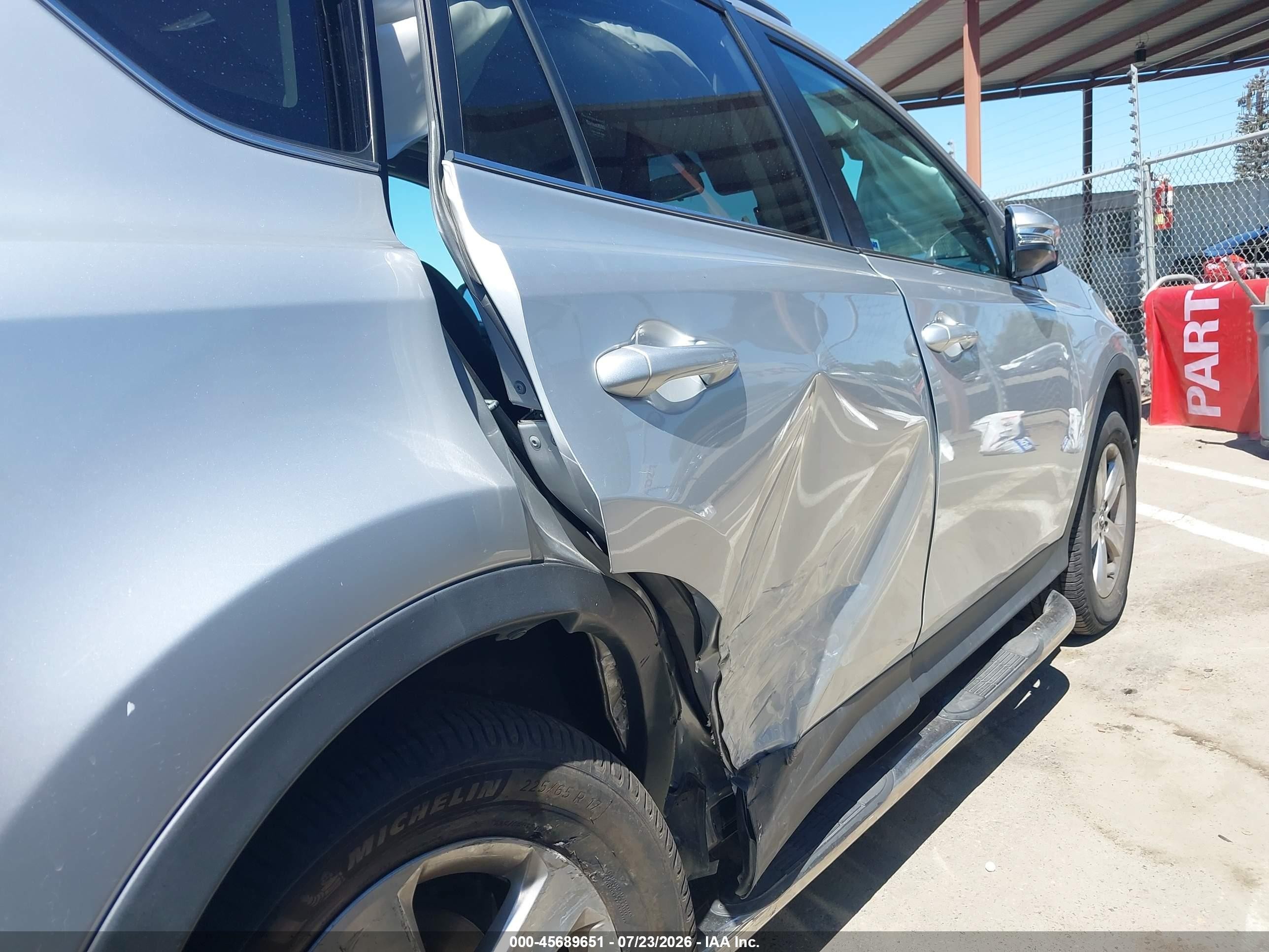 2015 Toyota Rav4 Xle Серебряный vin: 2T3RFREV0FW284572