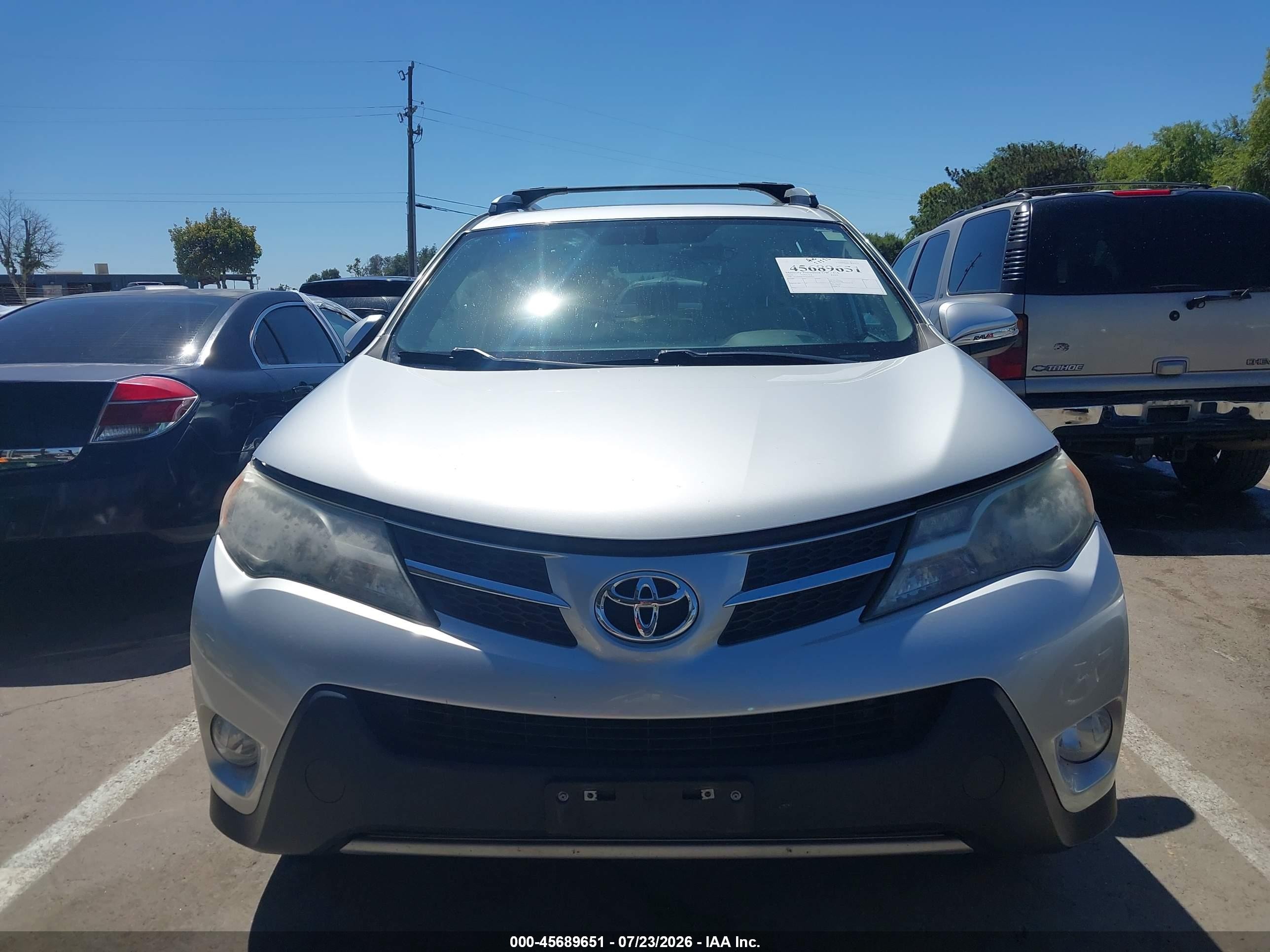 2015 Toyota Rav4 Xle Серебряный vin: 2T3RFREV0FW284572