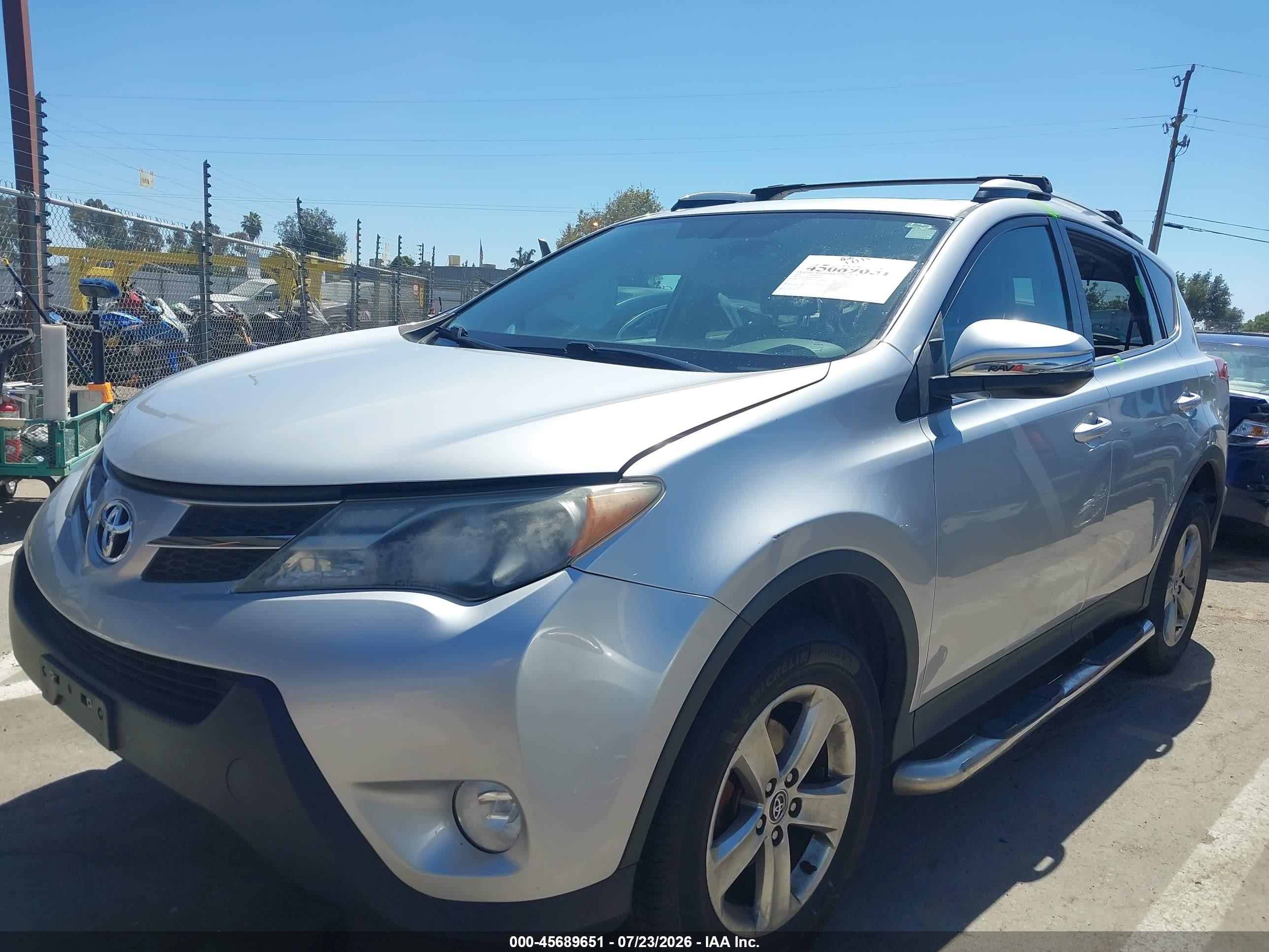 2015 Toyota Rav4 Xle Серебряный vin: 2T3RFREV0FW284572