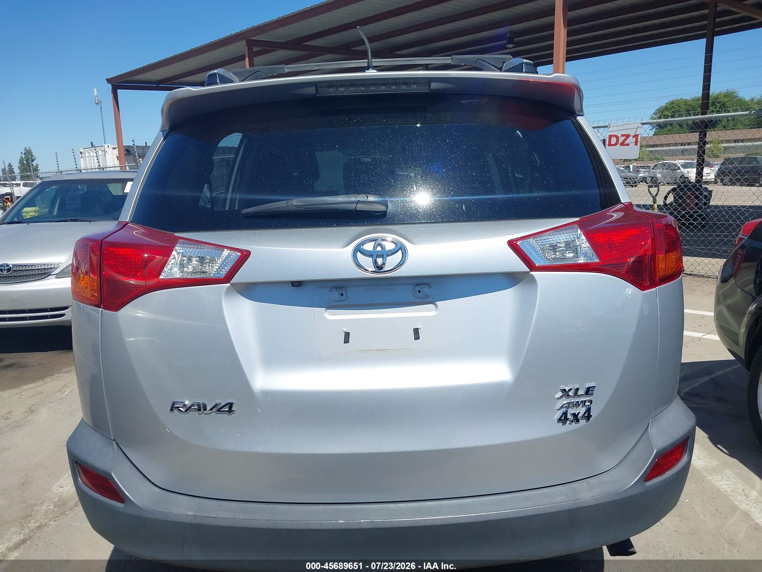 2015 Toyota Rav4 Xle Серебряный vin: 2T3RFREV0FW284572