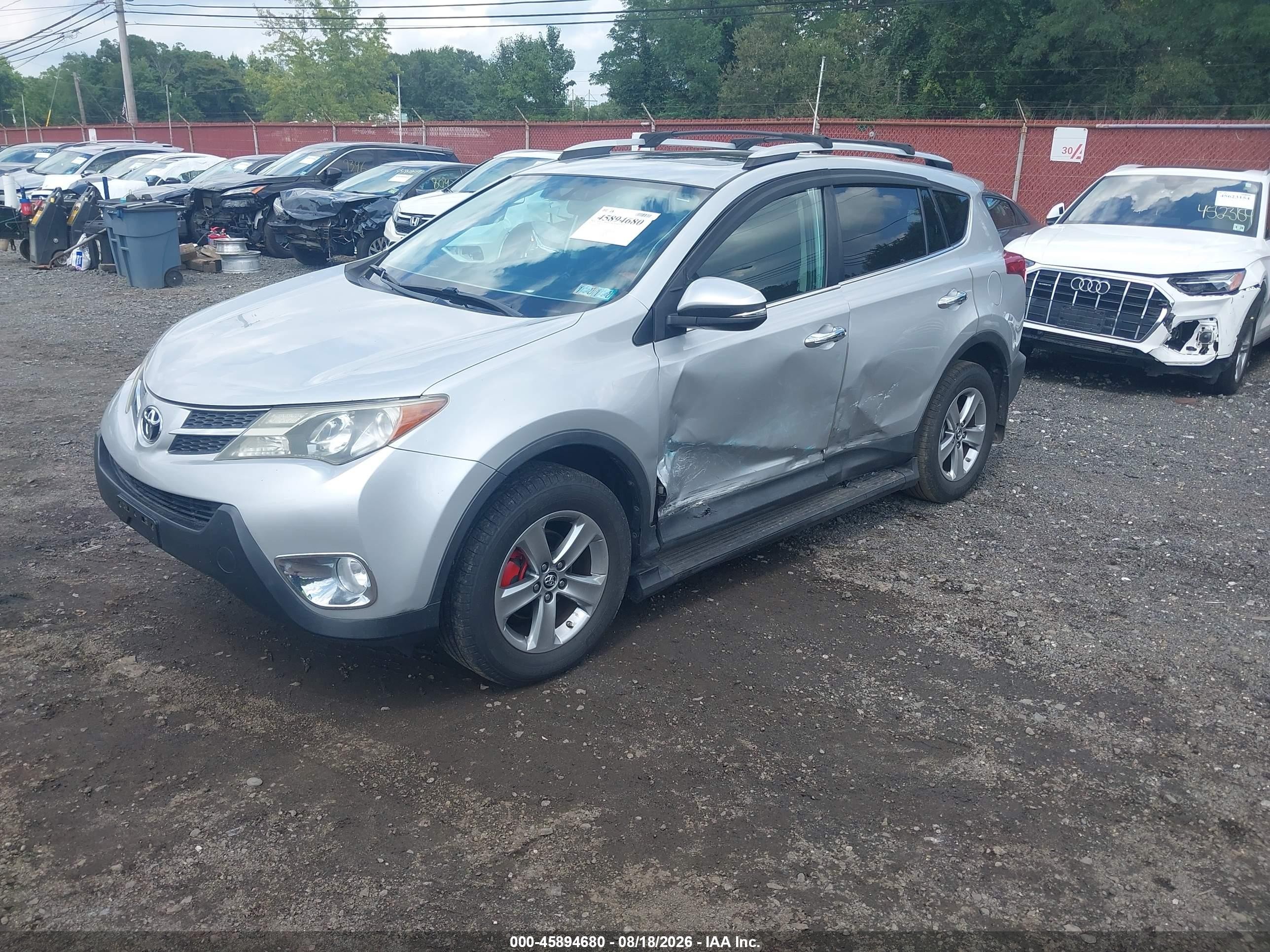 2015 Toyota Rav4 Xle Silver vin: 2T3RFREV0FW330370