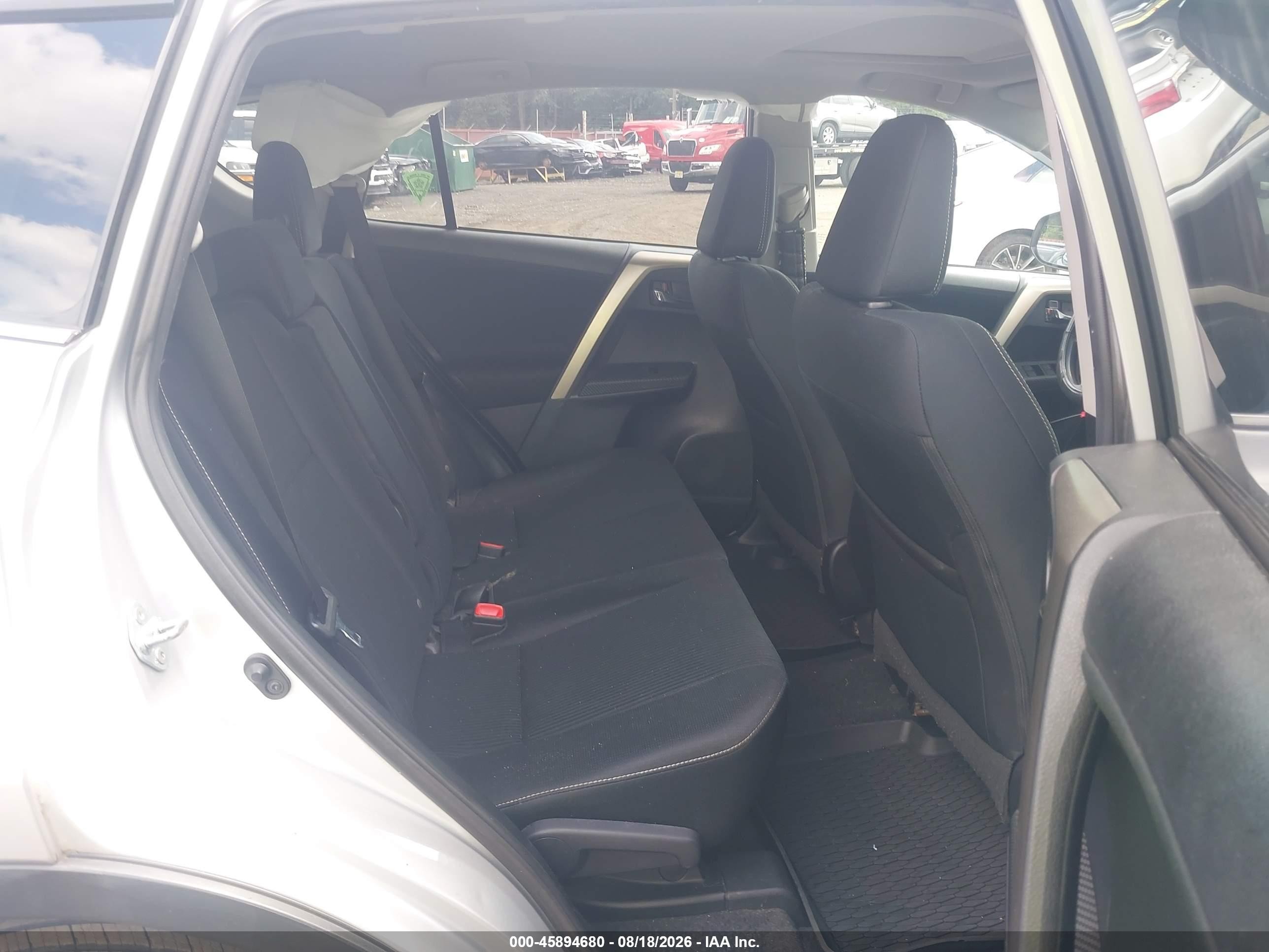 2015 Toyota Rav4 Xle Silver vin: 2T3RFREV0FW330370