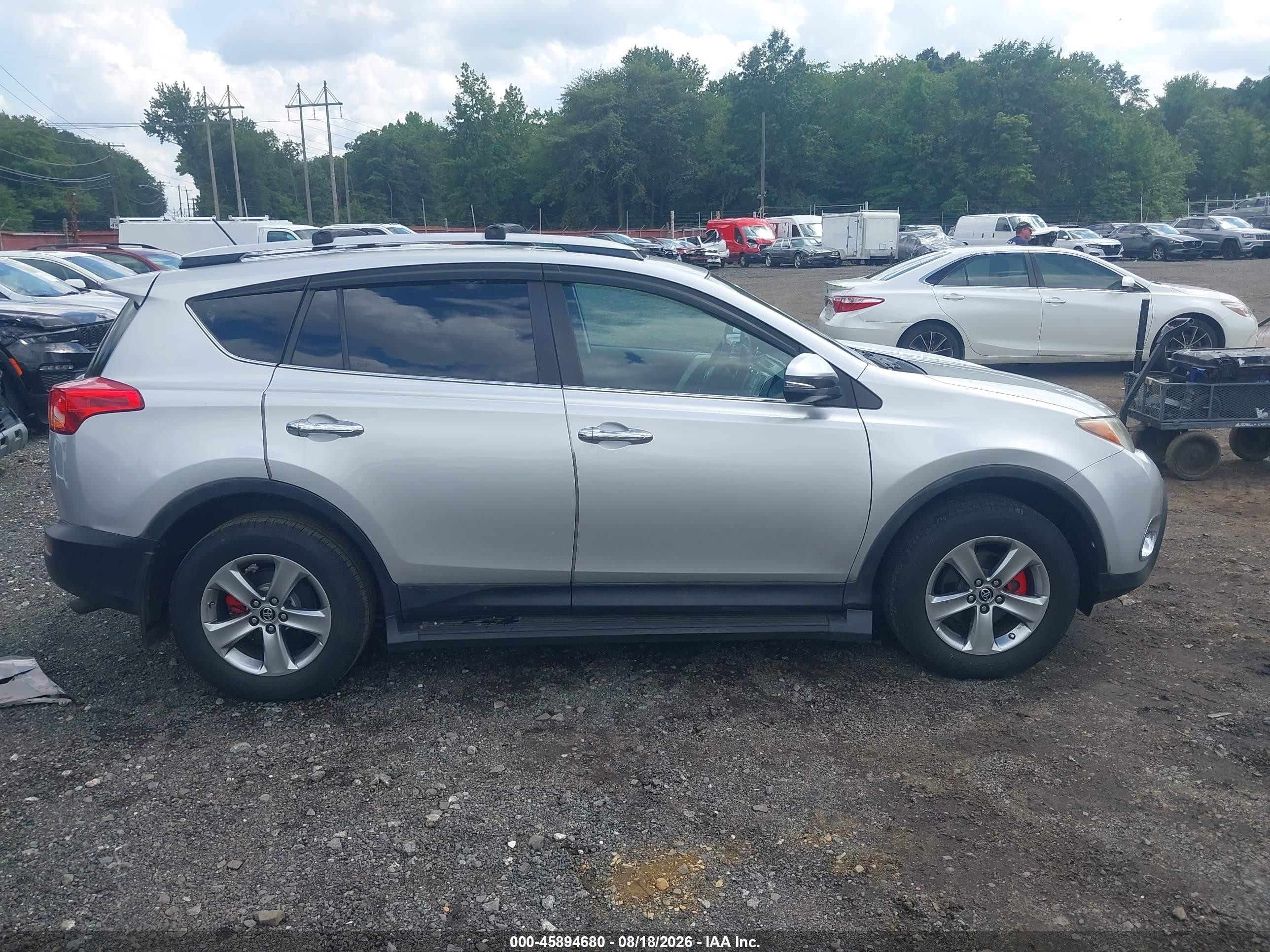 2015 Toyota Rav4 Xle Silver vin: 2T3RFREV0FW330370