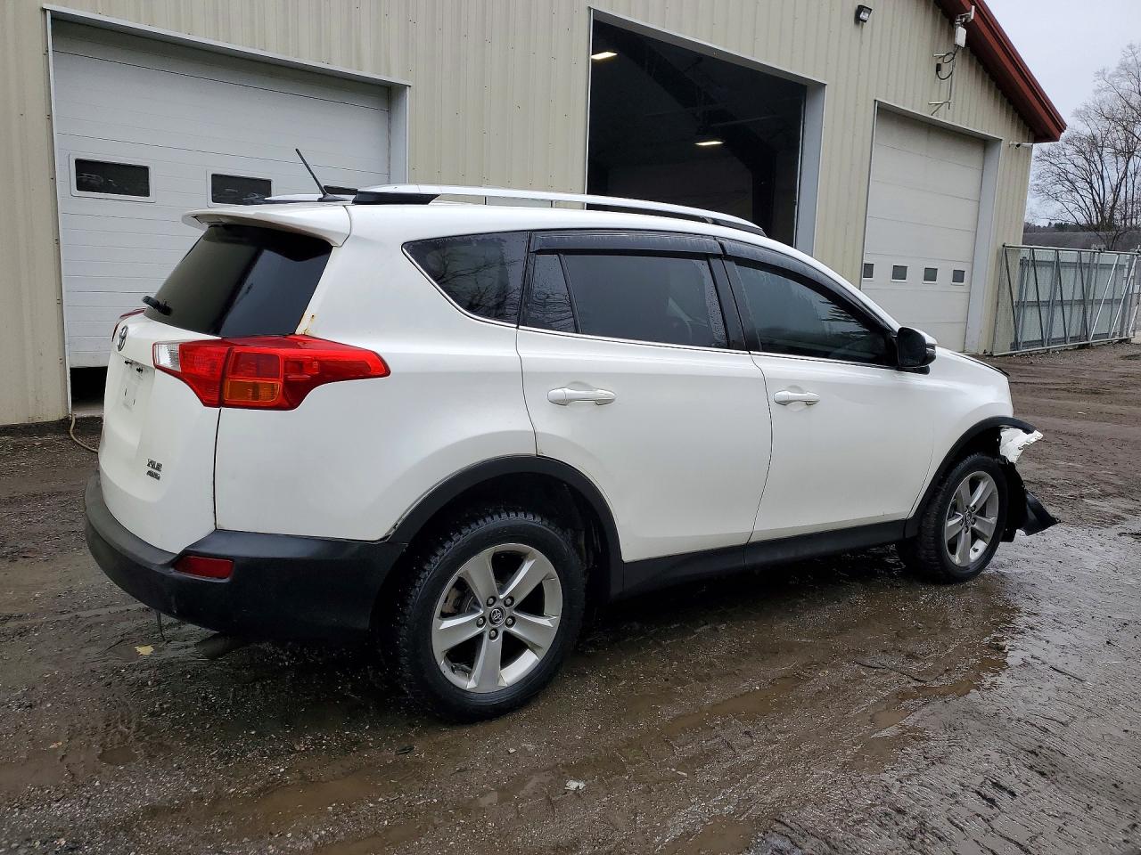 2015 Toyota Rav4 Xle White vin: 2T3RFREV0FW336671