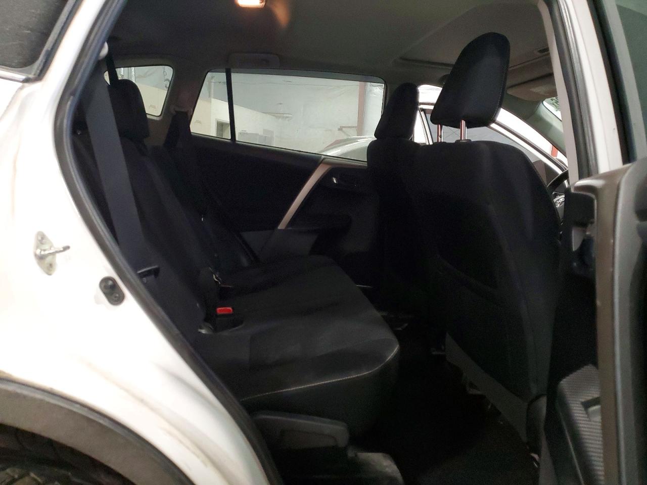 2015 Toyota Rav4 Xle White vin: 2T3RFREV0FW336671