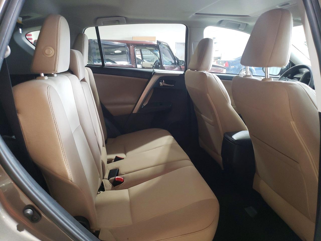 2015 Toyota Rav4 Xle Серебряный vin: 2T3RFREV0FW372490