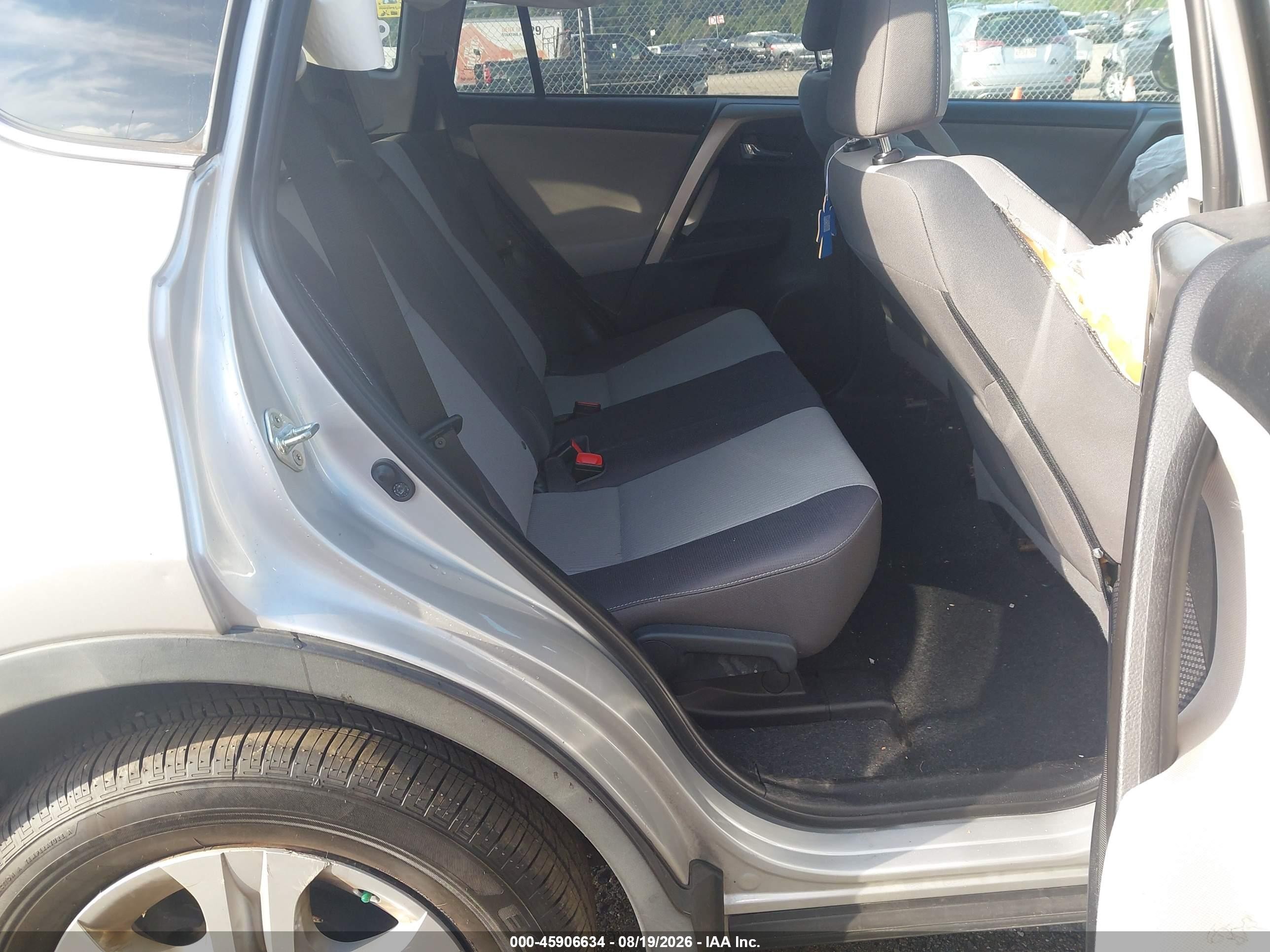 2015 Toyota Rav4 Xle Silver vin: 2T3RFREV0FW375728