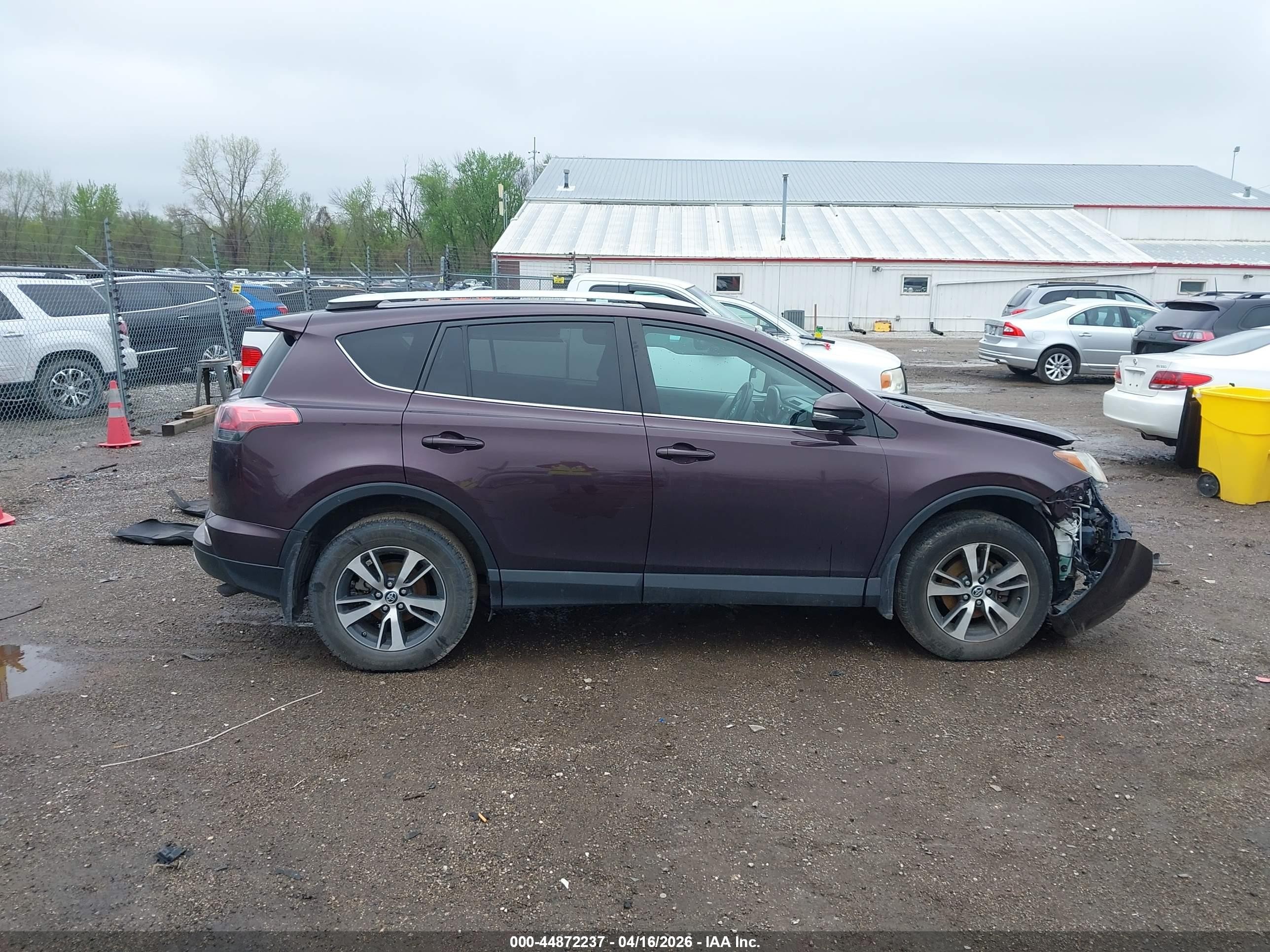 2016 Toyota Rav4 Xle Maroon vin: 2T3RFREV0GW510384
