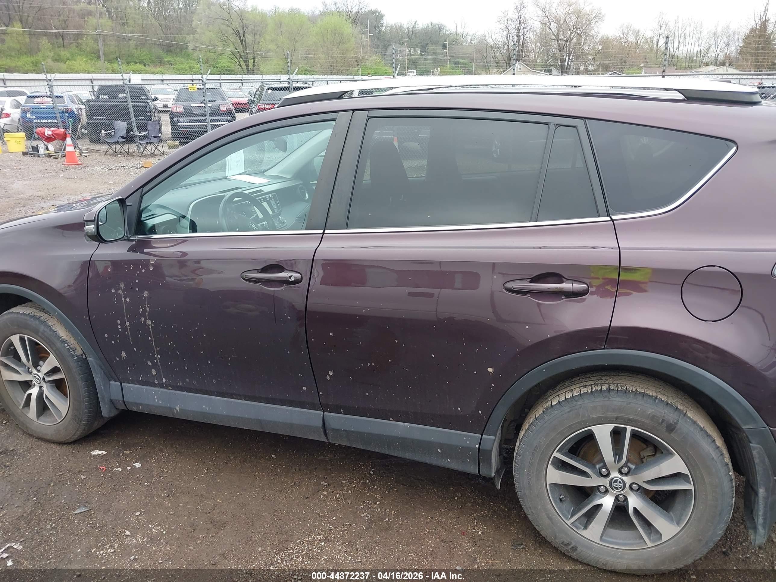 2016 Toyota Rav4 Xle Maroon vin: 2T3RFREV0GW510384
