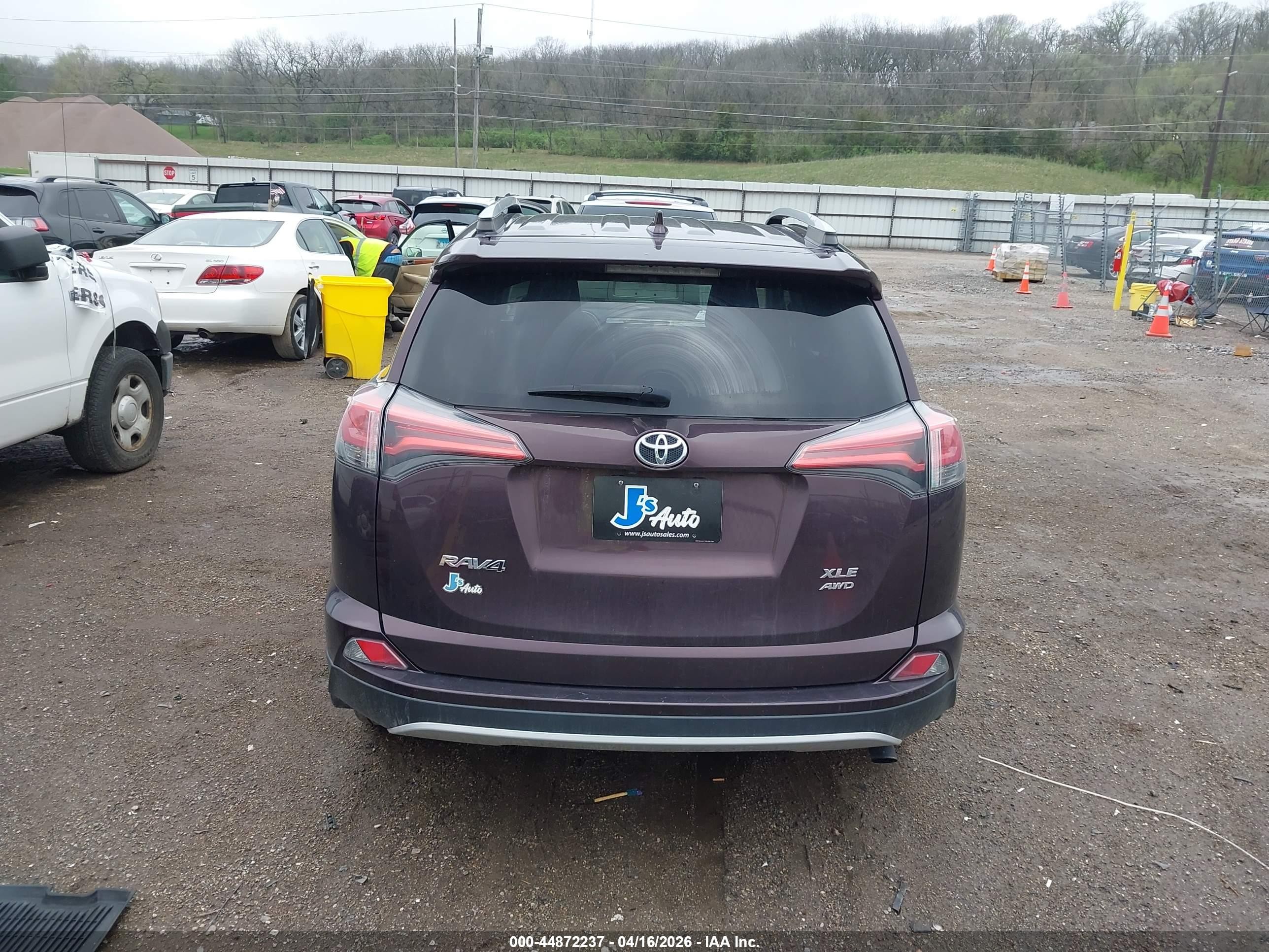 2016 Toyota Rav4 Xle Maroon vin: 2T3RFREV0GW510384