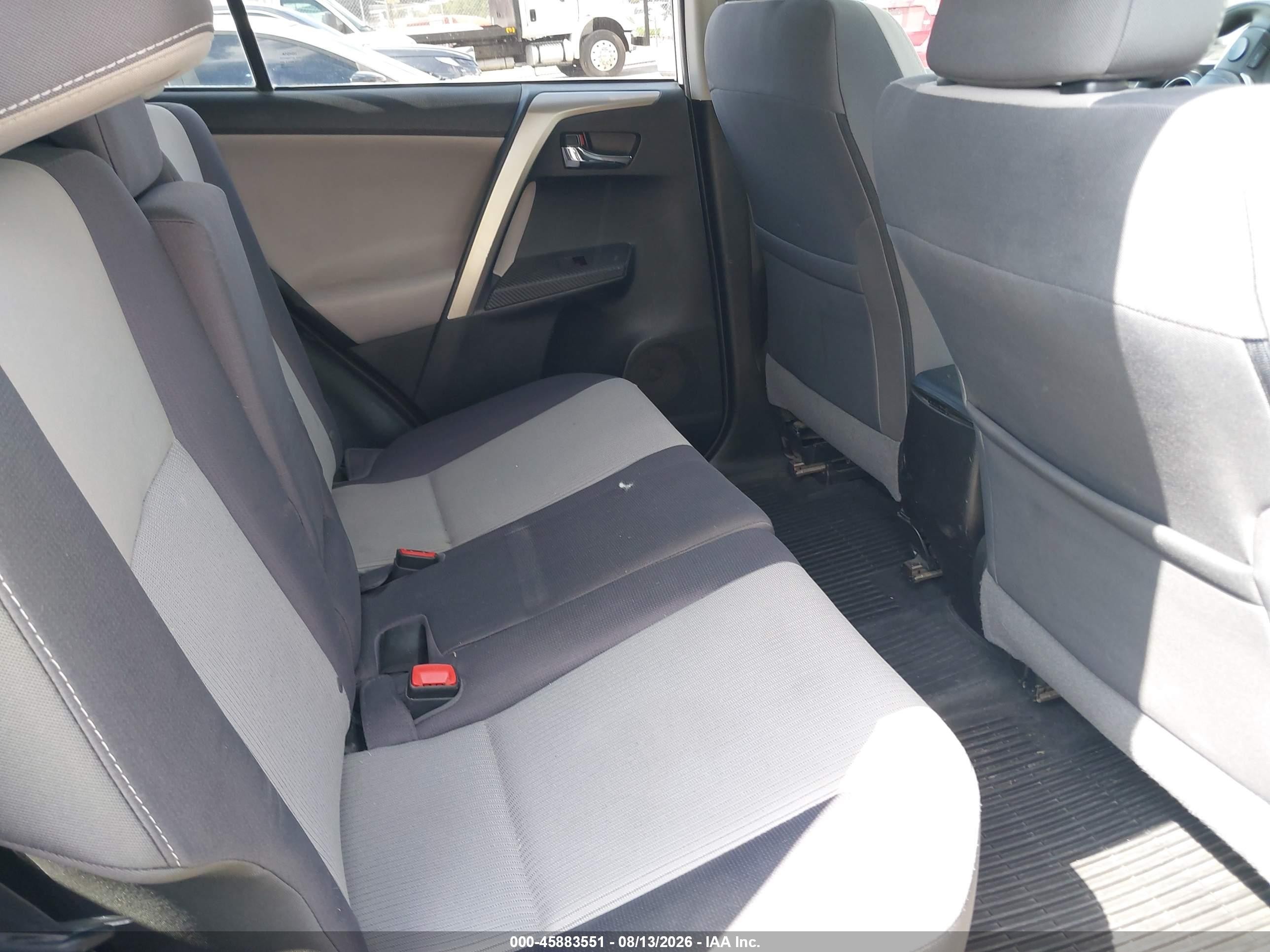 2015 Toyota Rav4 Xle White vin: 2T3RFREV1FW247997