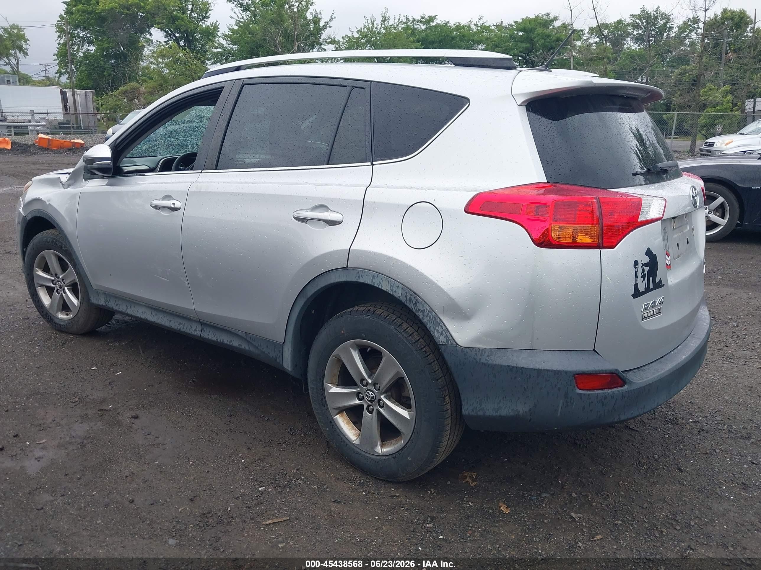 2015 Toyota Rav4 Xle Серебряный vin: 2T3RFREV1FW327249