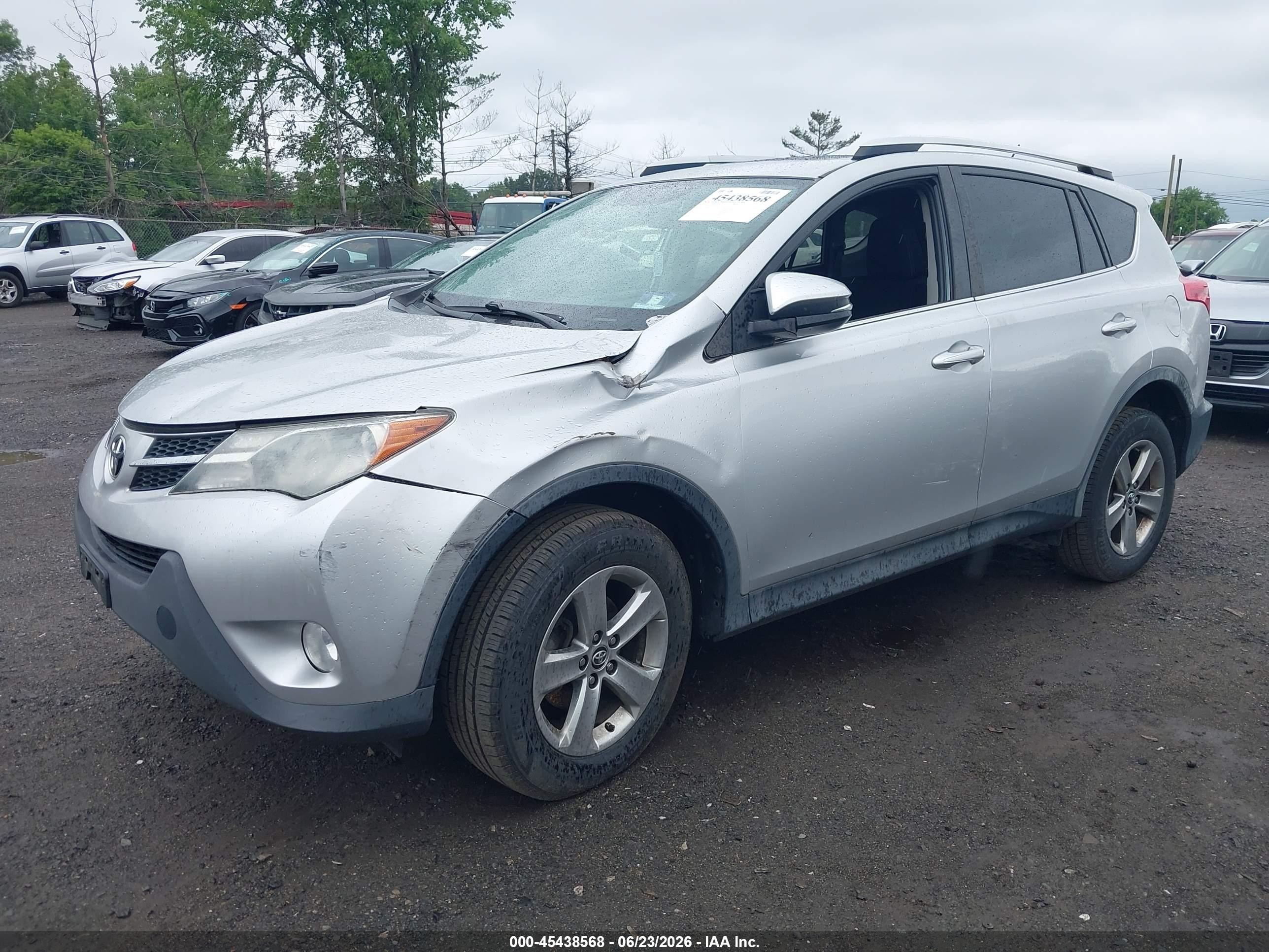 2015 Toyota Rav4 Xle Серебряный vin: 2T3RFREV1FW327249