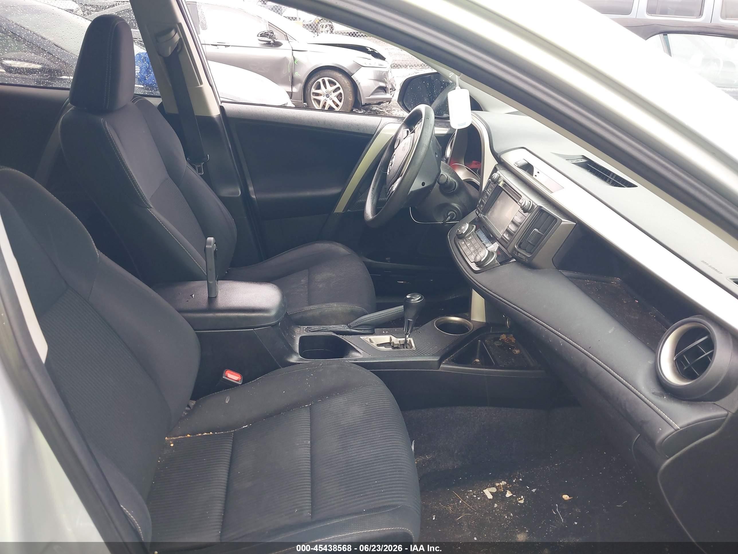 2015 Toyota Rav4 Xle Серебряный vin: 2T3RFREV1FW327249