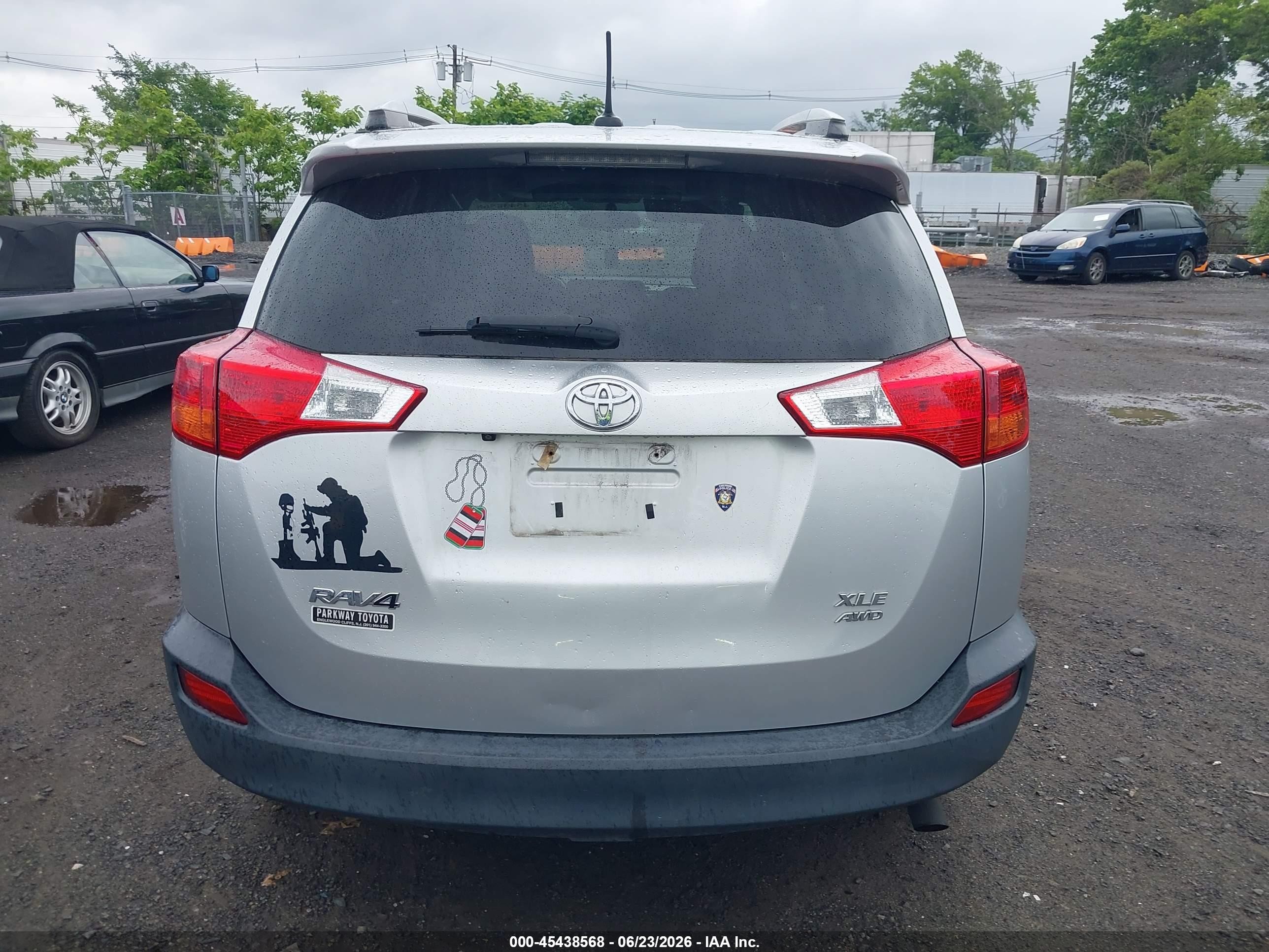 2015 Toyota Rav4 Xle Серебряный vin: 2T3RFREV1FW327249