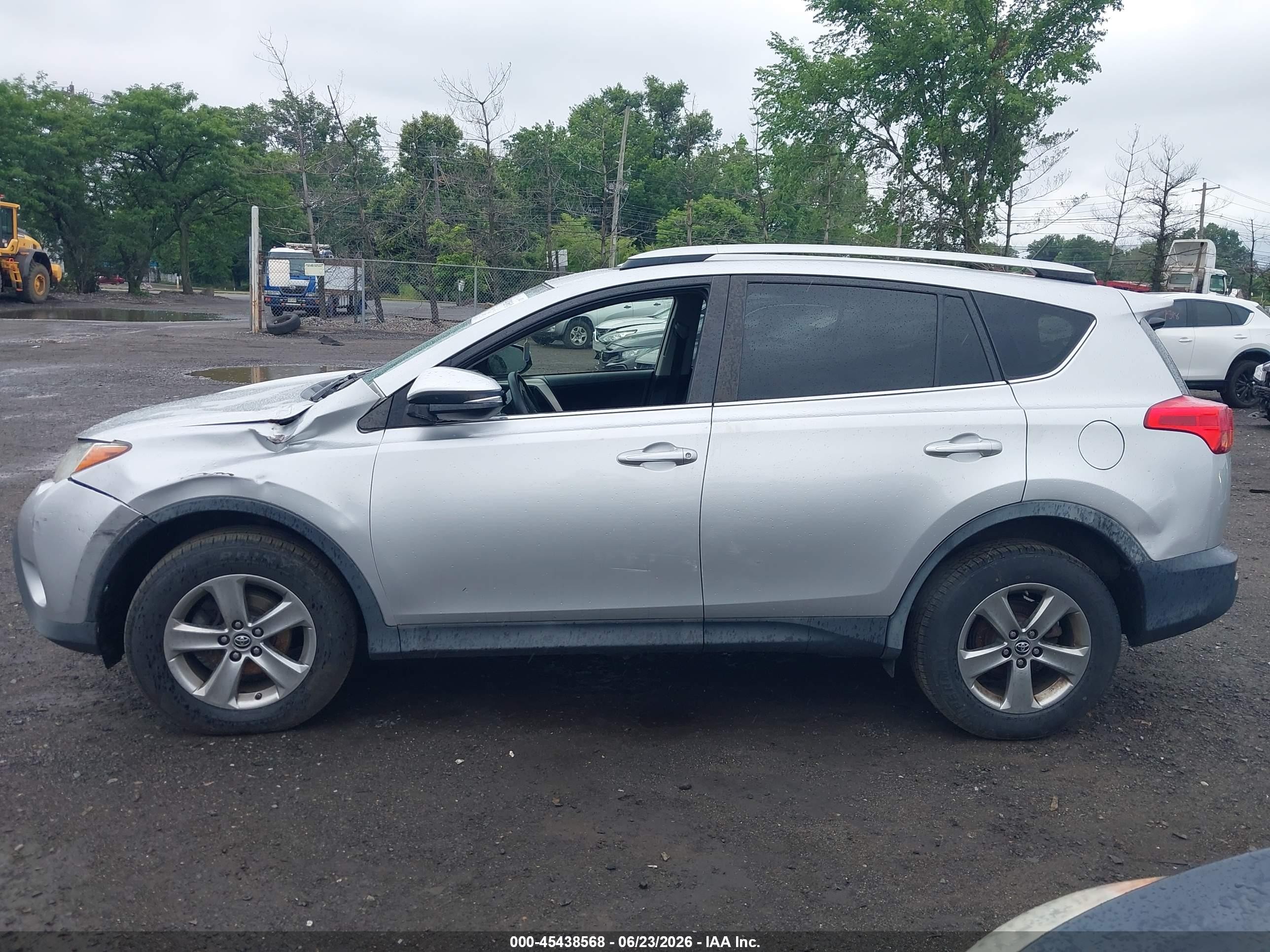 2015 Toyota Rav4 Xle Серебряный vin: 2T3RFREV1FW327249