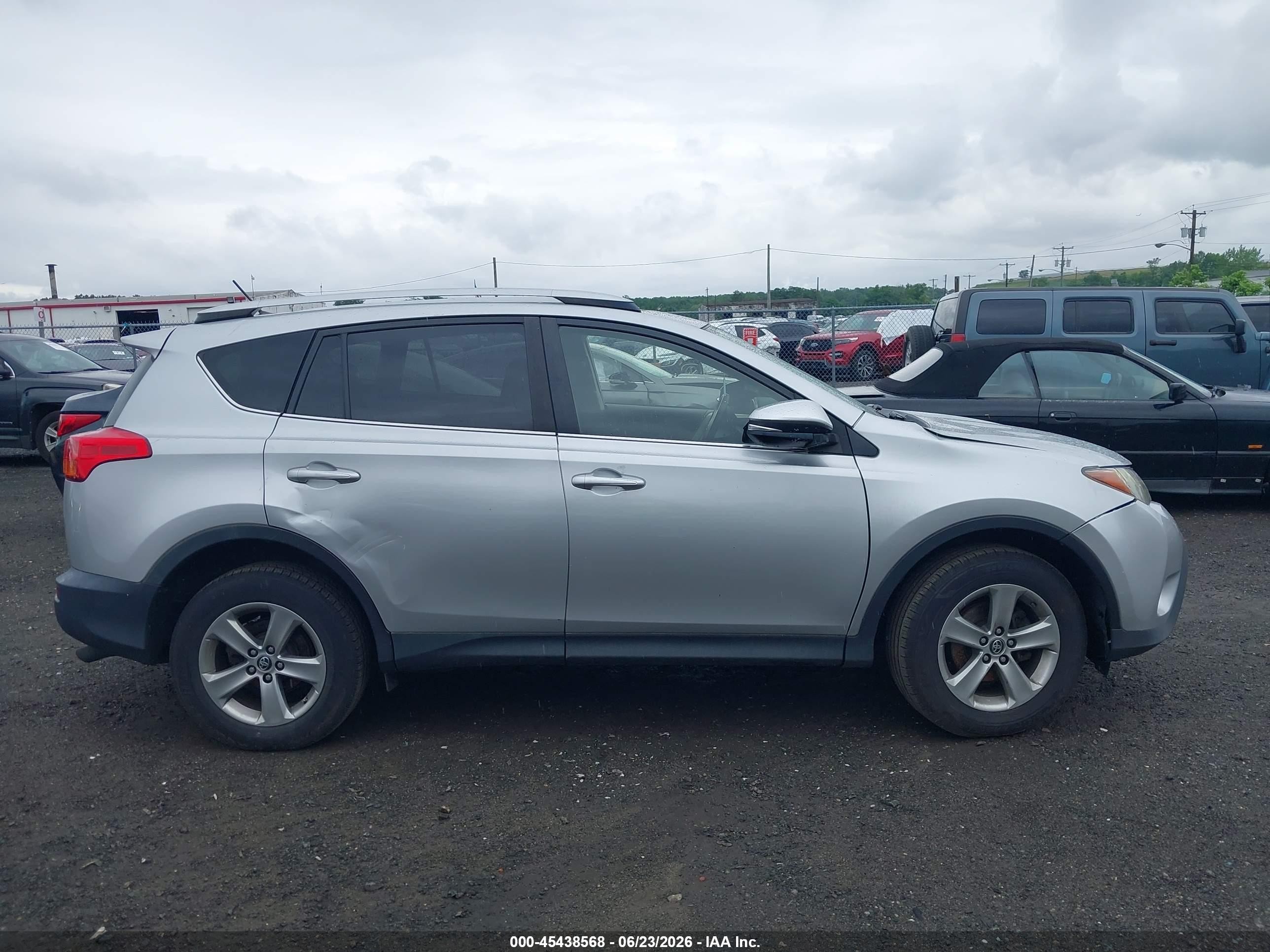 2015 Toyota Rav4 Xle Серебряный vin: 2T3RFREV1FW327249